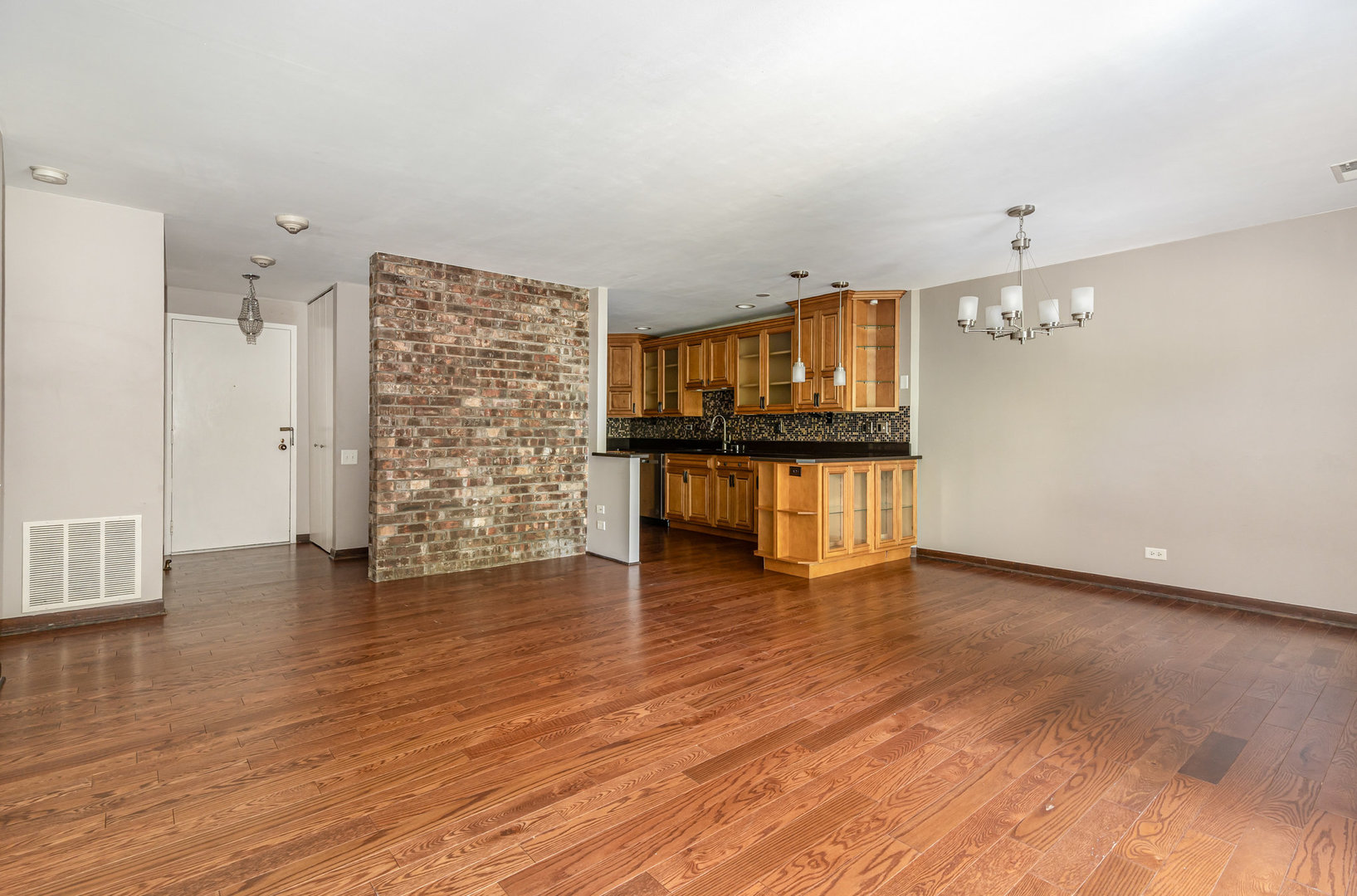 425 Walnut Creek Lane #1305, Lisle, IL 60532