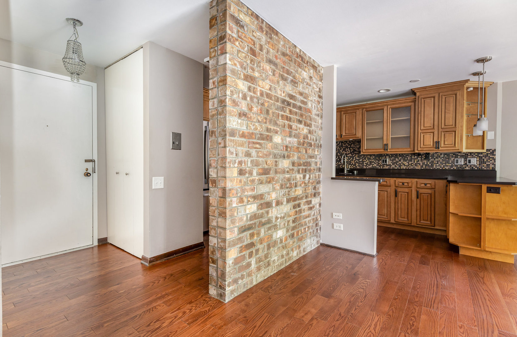 425 Walnut Creek Lane #1305, Lisle, IL 60532