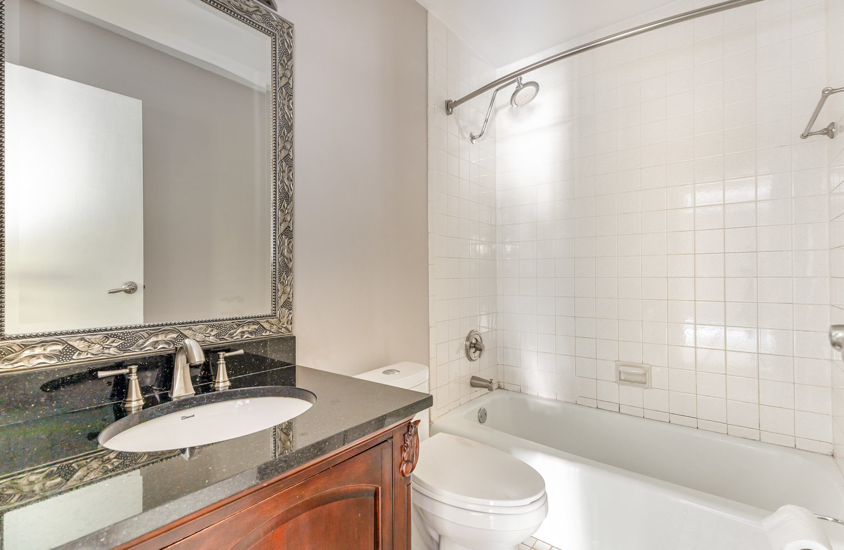 425 Walnut Creek Lane #1305, Lisle, IL 60532