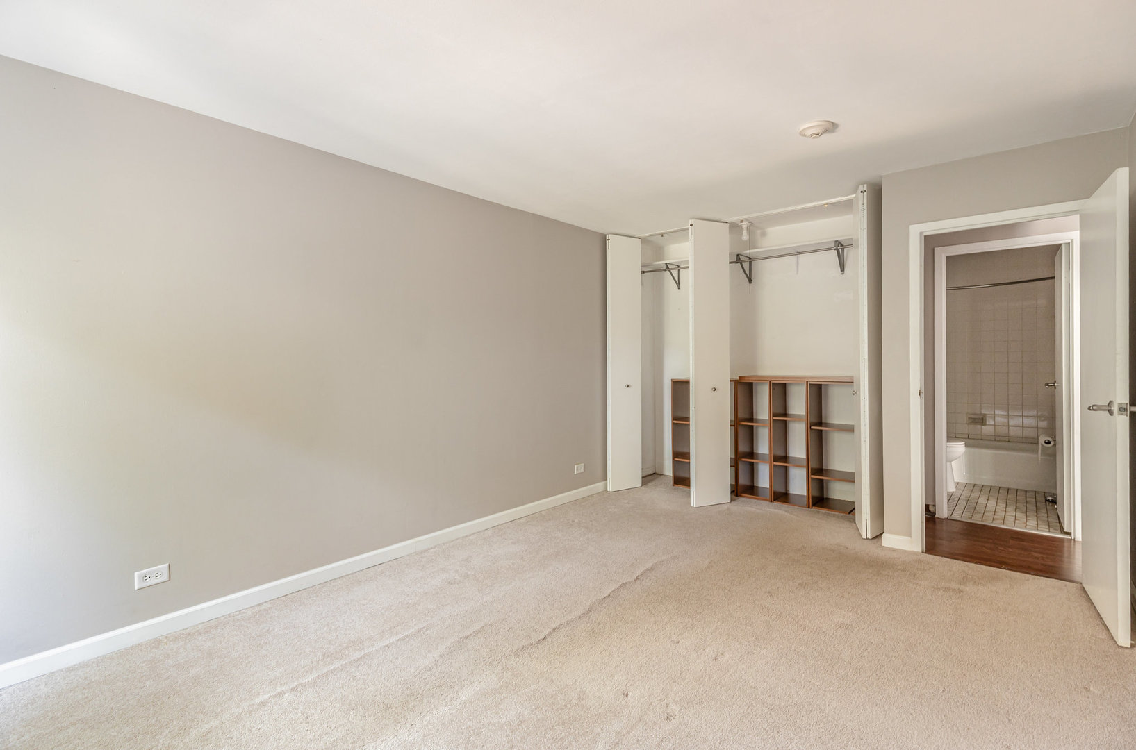 425 Walnut Creek Lane #1305, Lisle, IL 60532