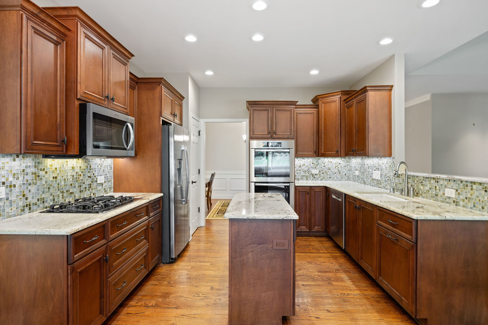 1N598 Golf View Lane, Winfield, IL 60190