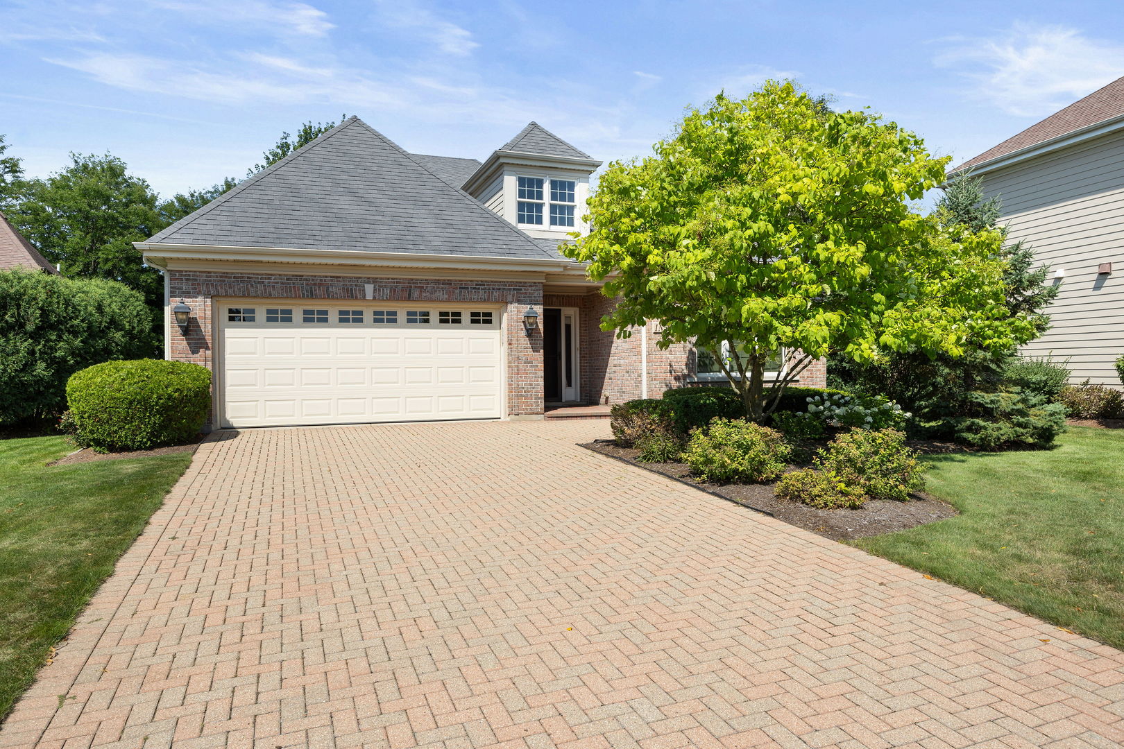 1N598 Golf View Lane, Winfield, IL 60190