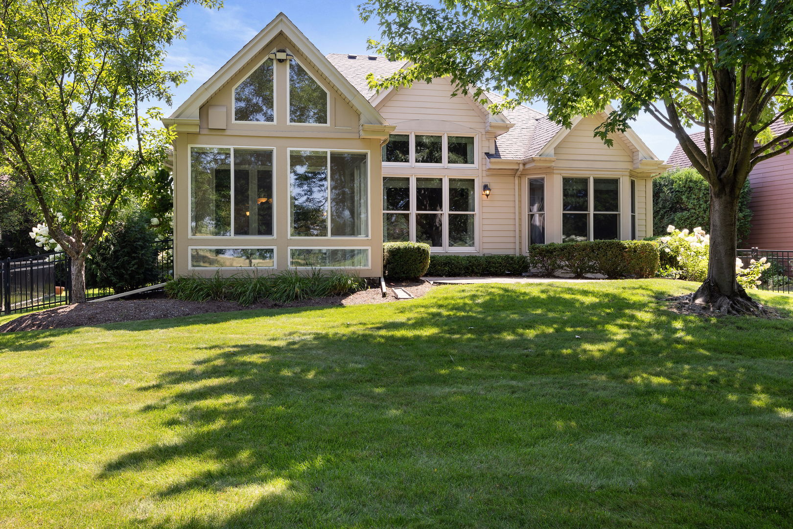 1N598 Golf View Lane, Winfield, IL 60190