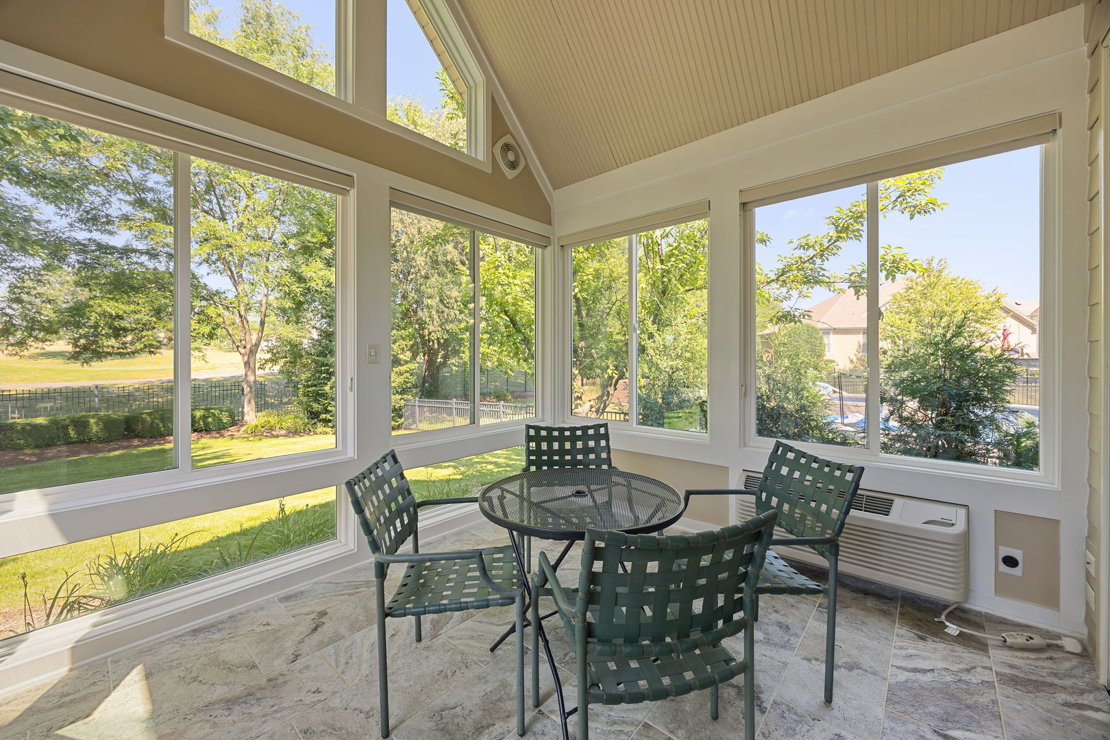 1N598 Golf View Lane, Winfield, IL 60190