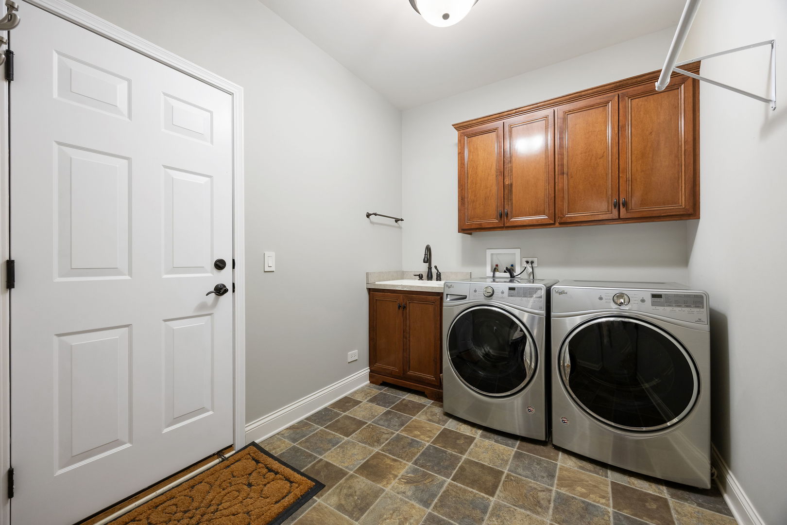 1N598 Golf View Lane, Winfield, IL 60190