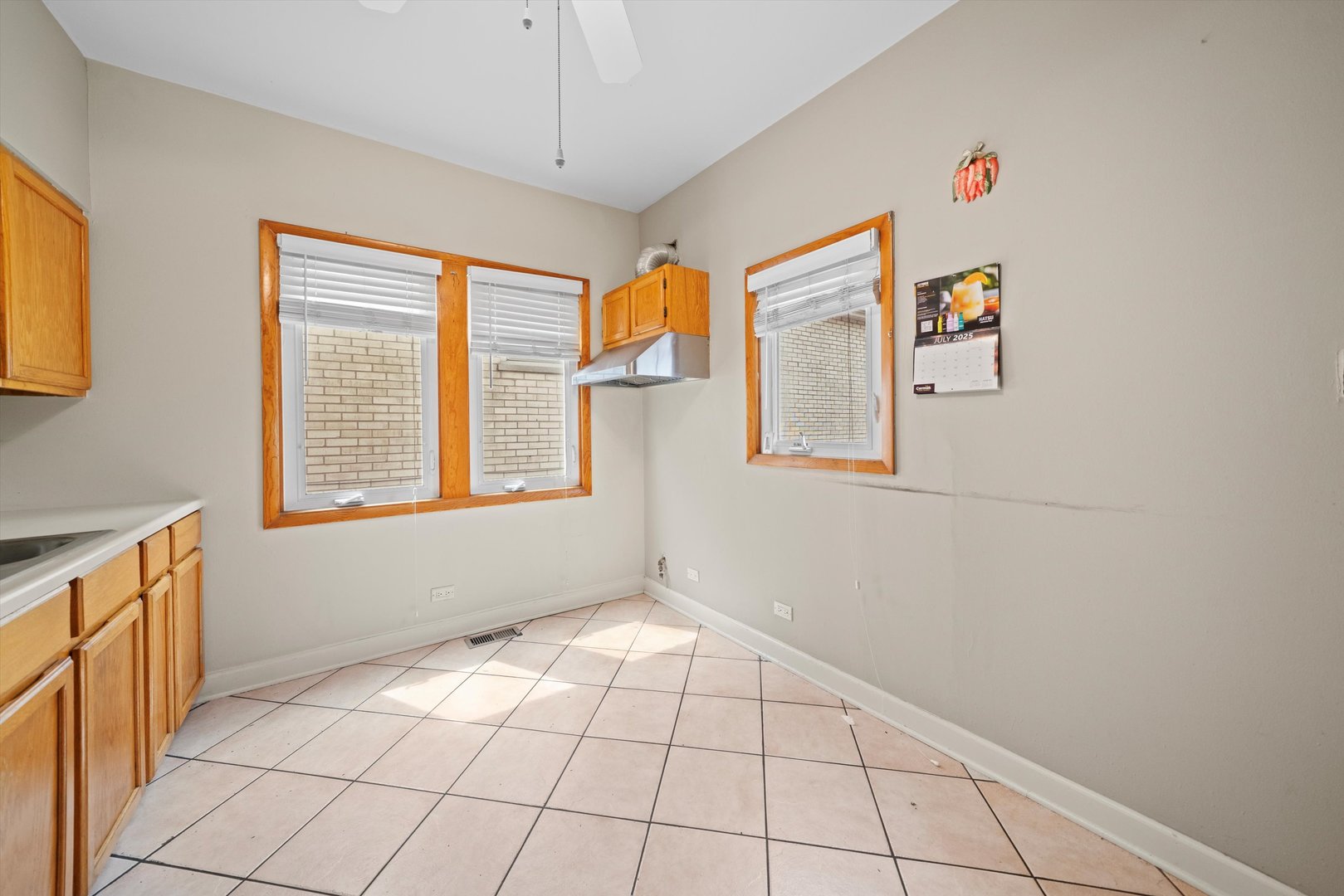 5220 S LINDER Avenue, Chicago, IL 60638