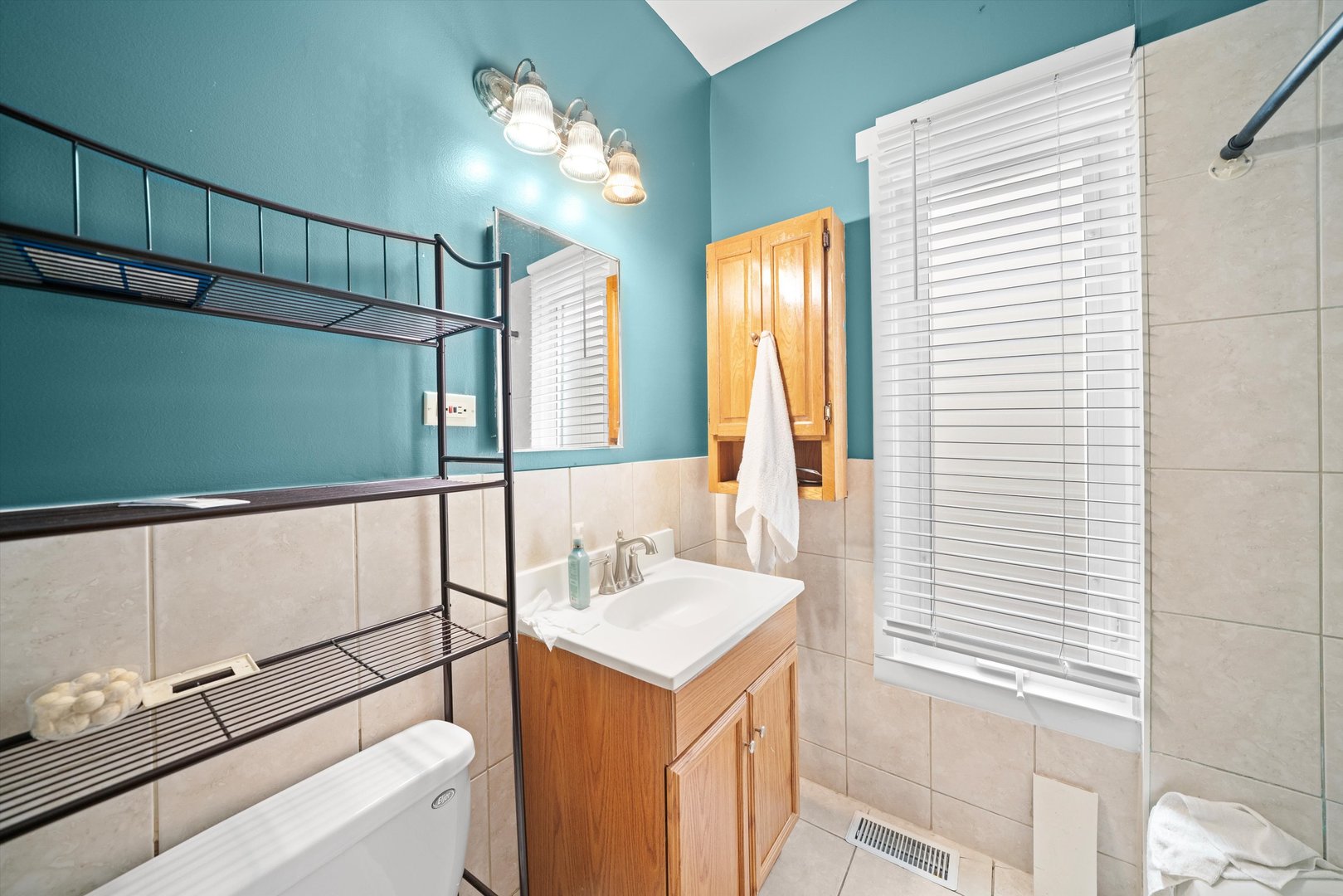 5220 S LINDER Avenue, Chicago, IL 60638