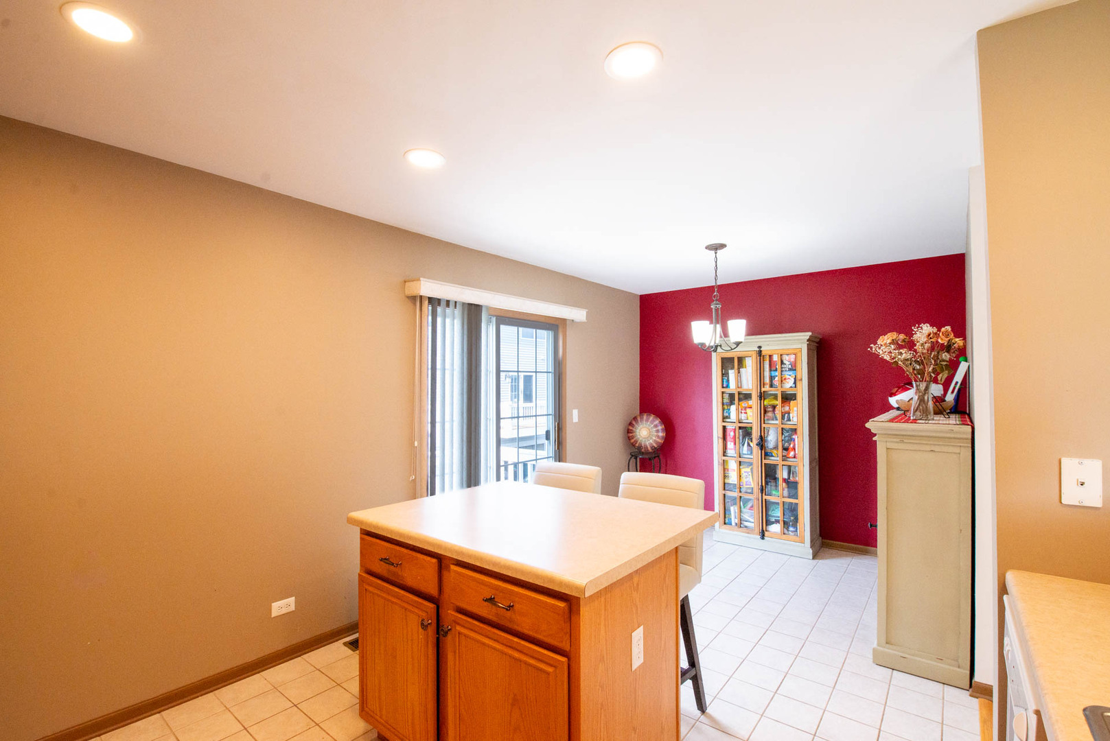 606 N Triumph Court, Hainesville, IL 60073