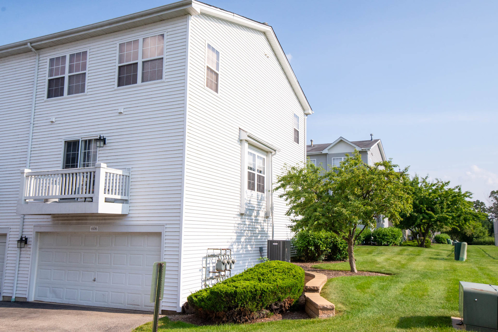 606 N Triumph Court, Hainesville, IL 60073