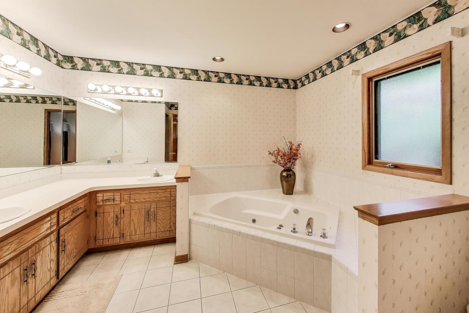17558 Sean Drive, Orland Park, IL 60467