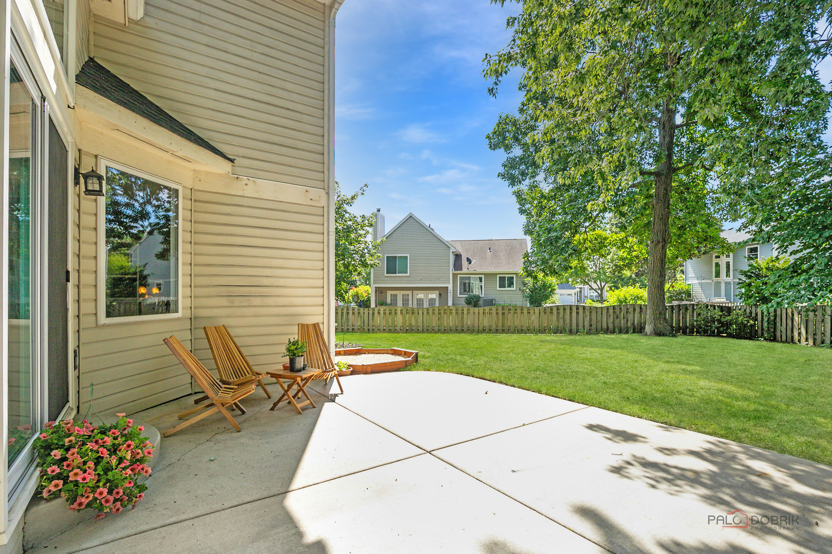 1327 London Court, Grayslake, IL 60030