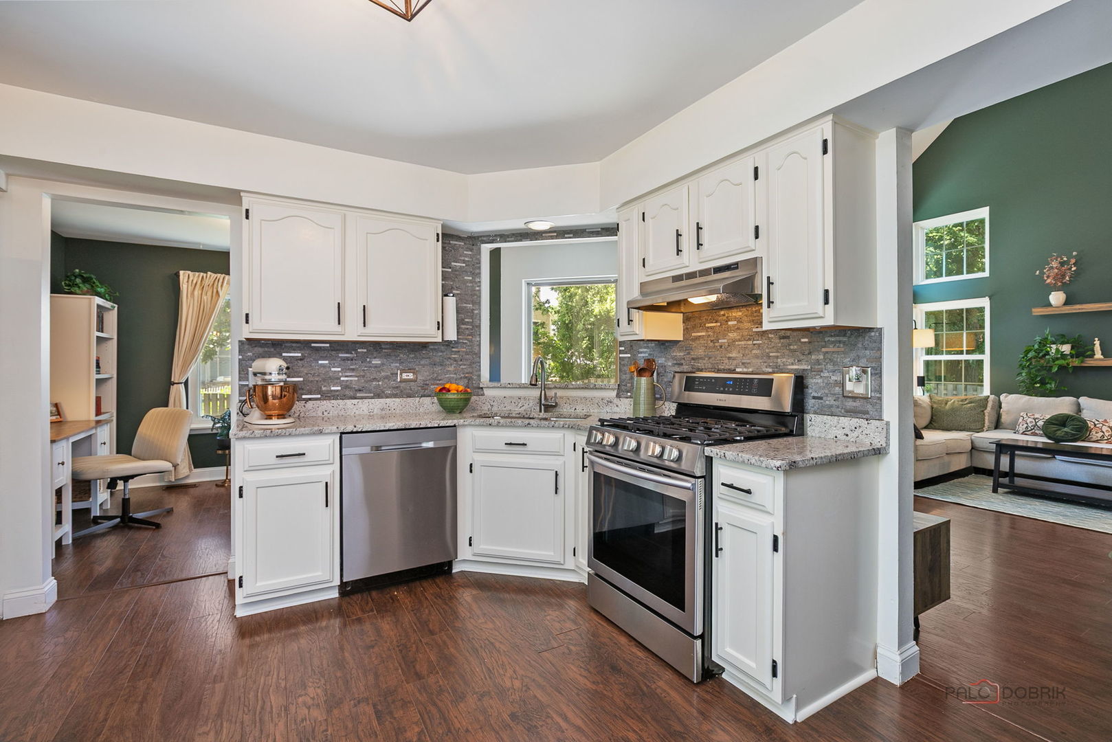 1327 London Court, Grayslake, IL 60030