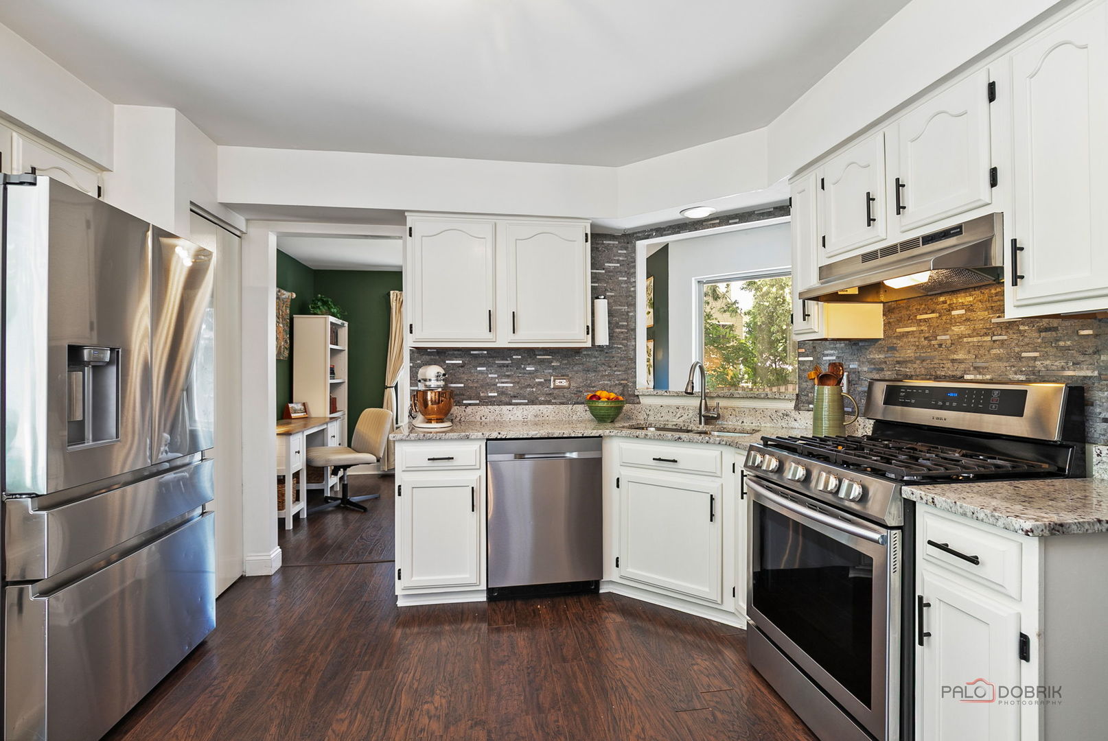 1327 London Court, Grayslake, IL 60030