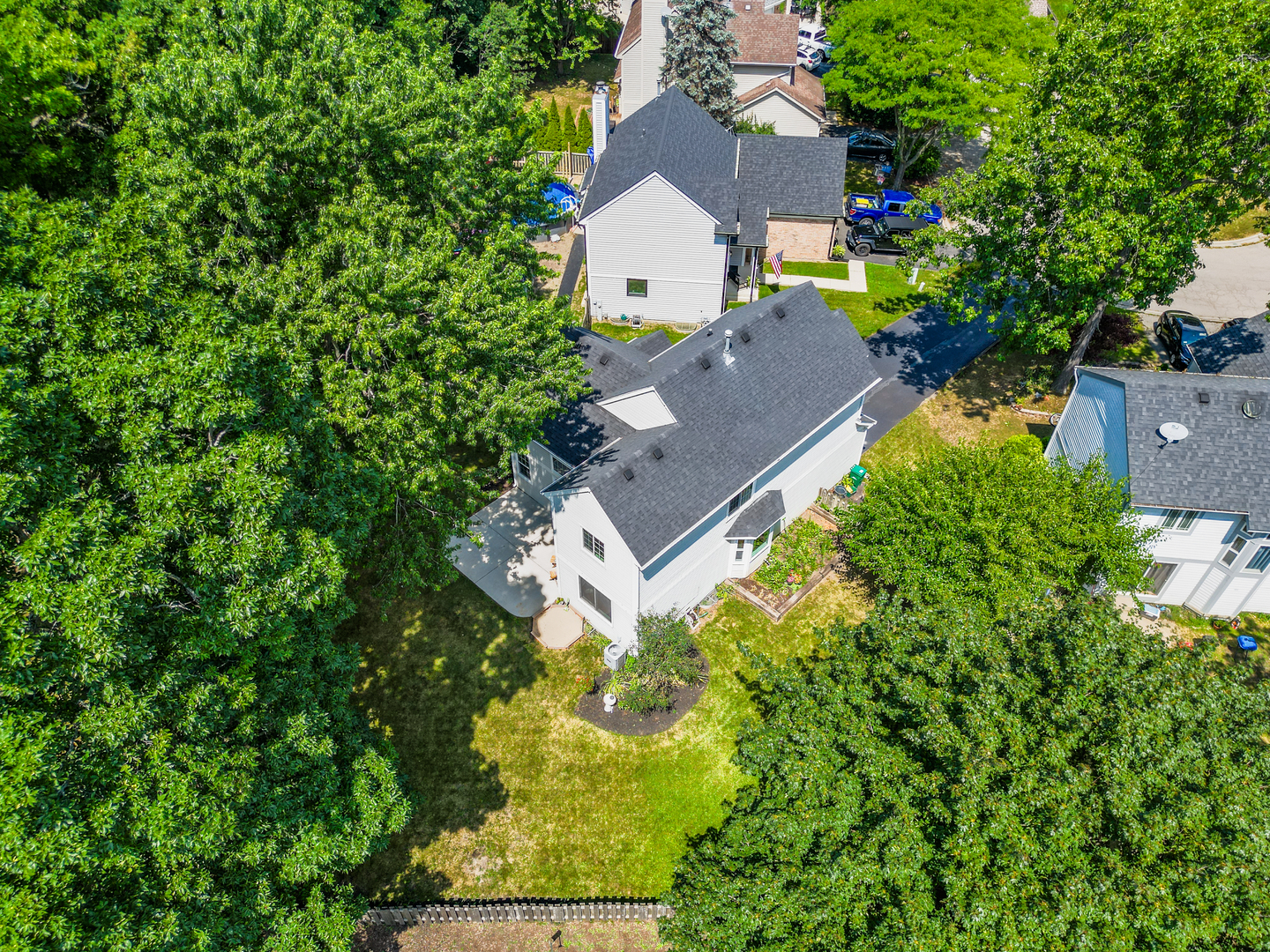 1327 London Court, Grayslake, IL 60030