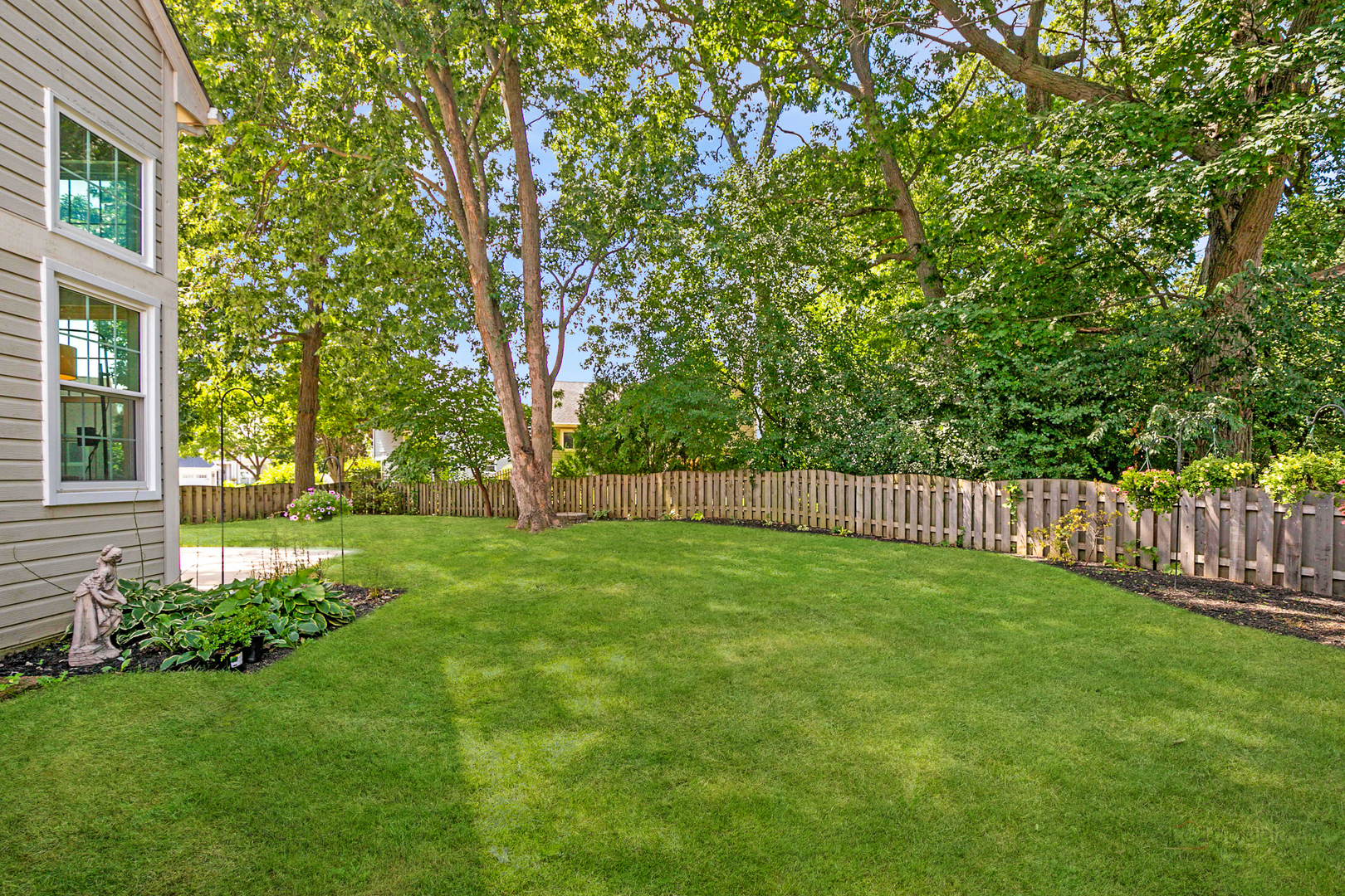 1327 London Court, Grayslake, IL 60030