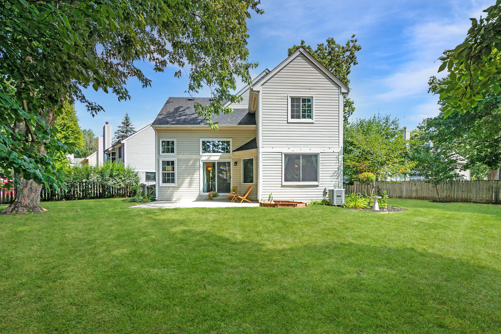 1327 London Court, Grayslake, IL 60030