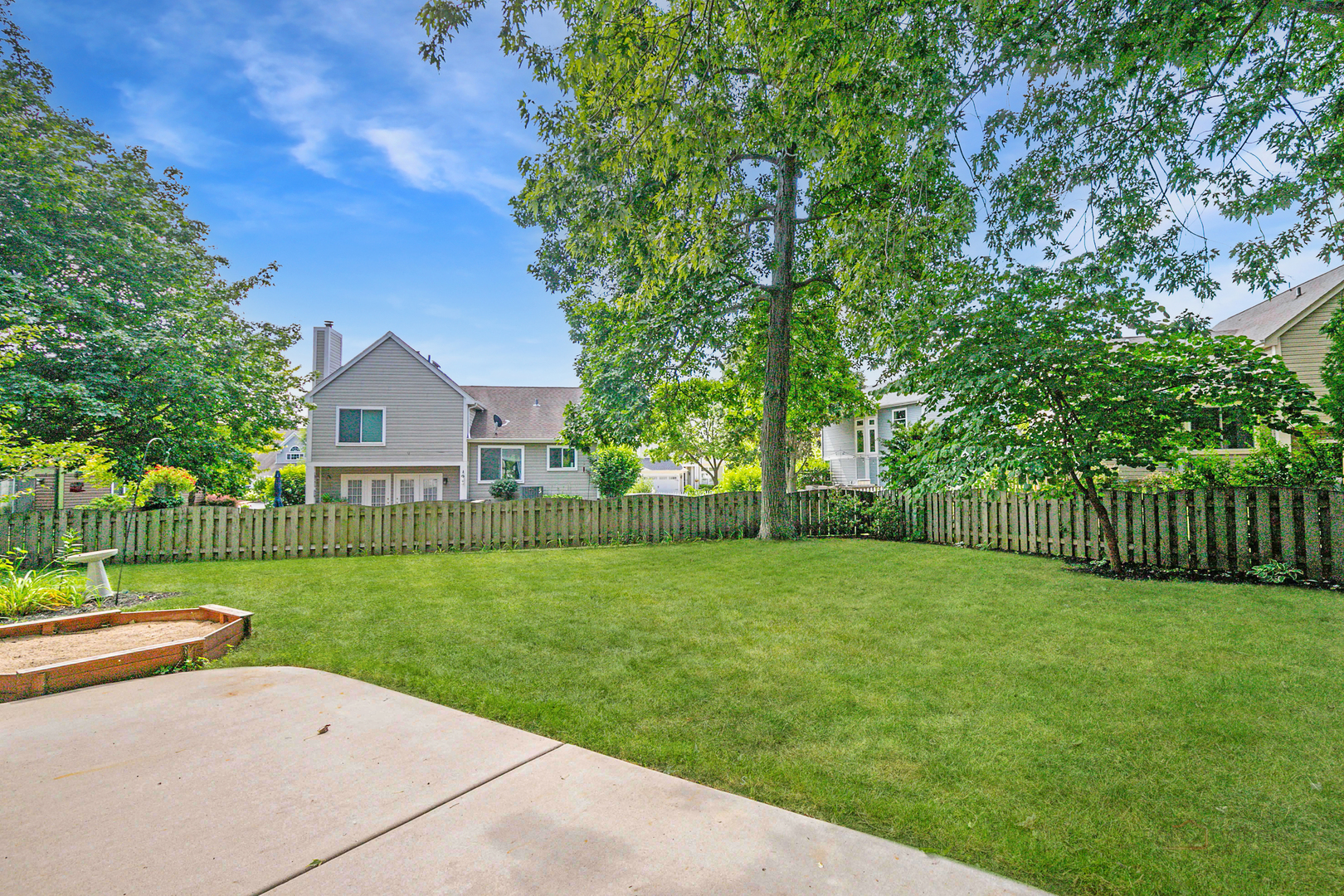 1327 London Court, Grayslake, IL 60030