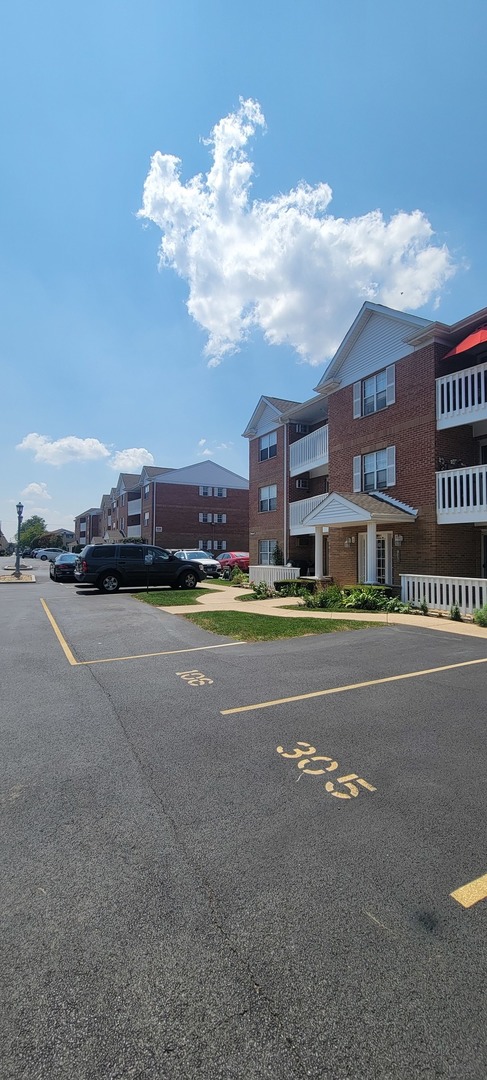6561 W School Street #206, Chicago, IL 60634