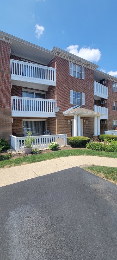 6561 W School Street #206, Chicago, IL 60634