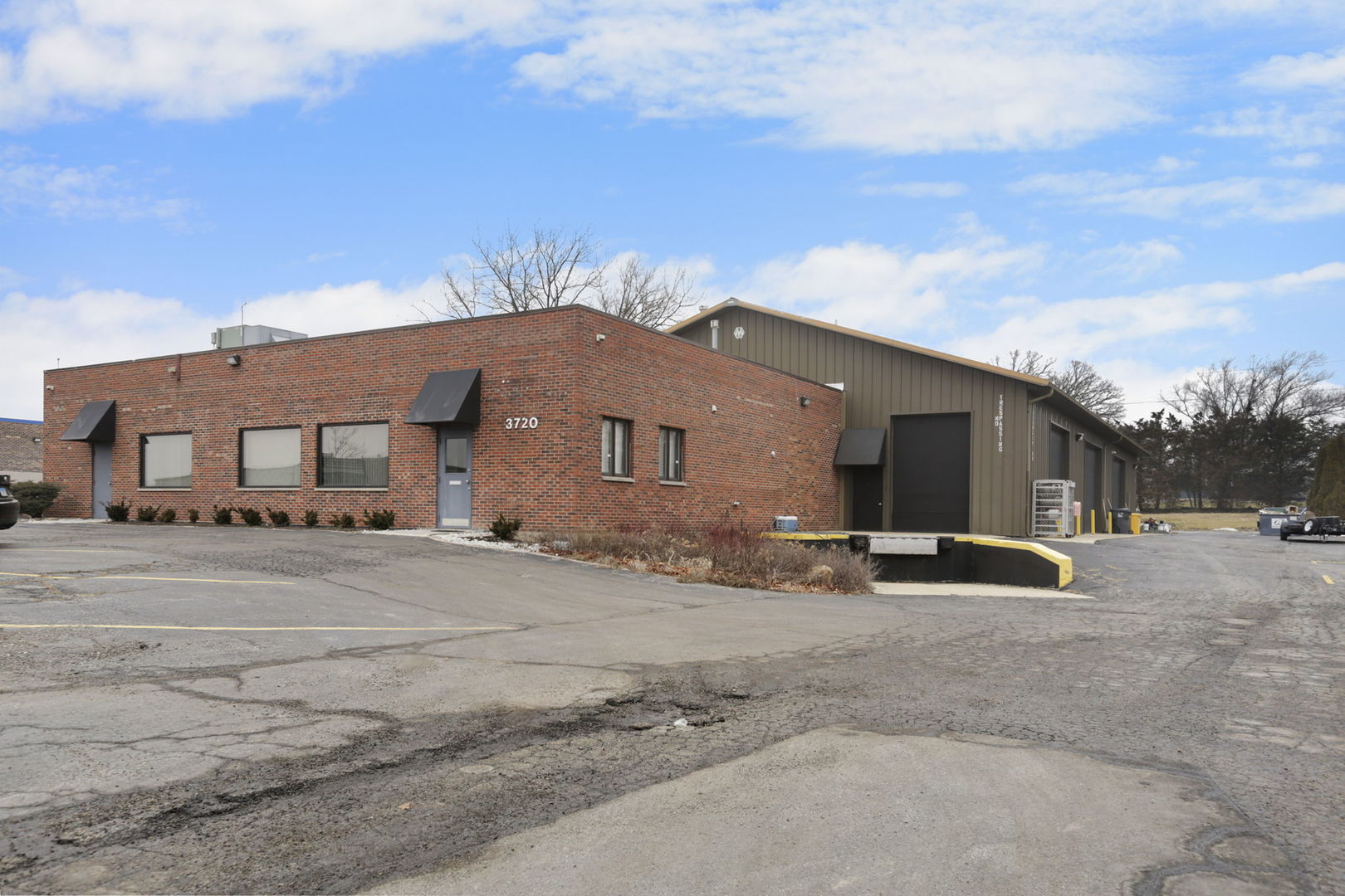 3720 Hawthorne Court, Waukegan, IL 60087