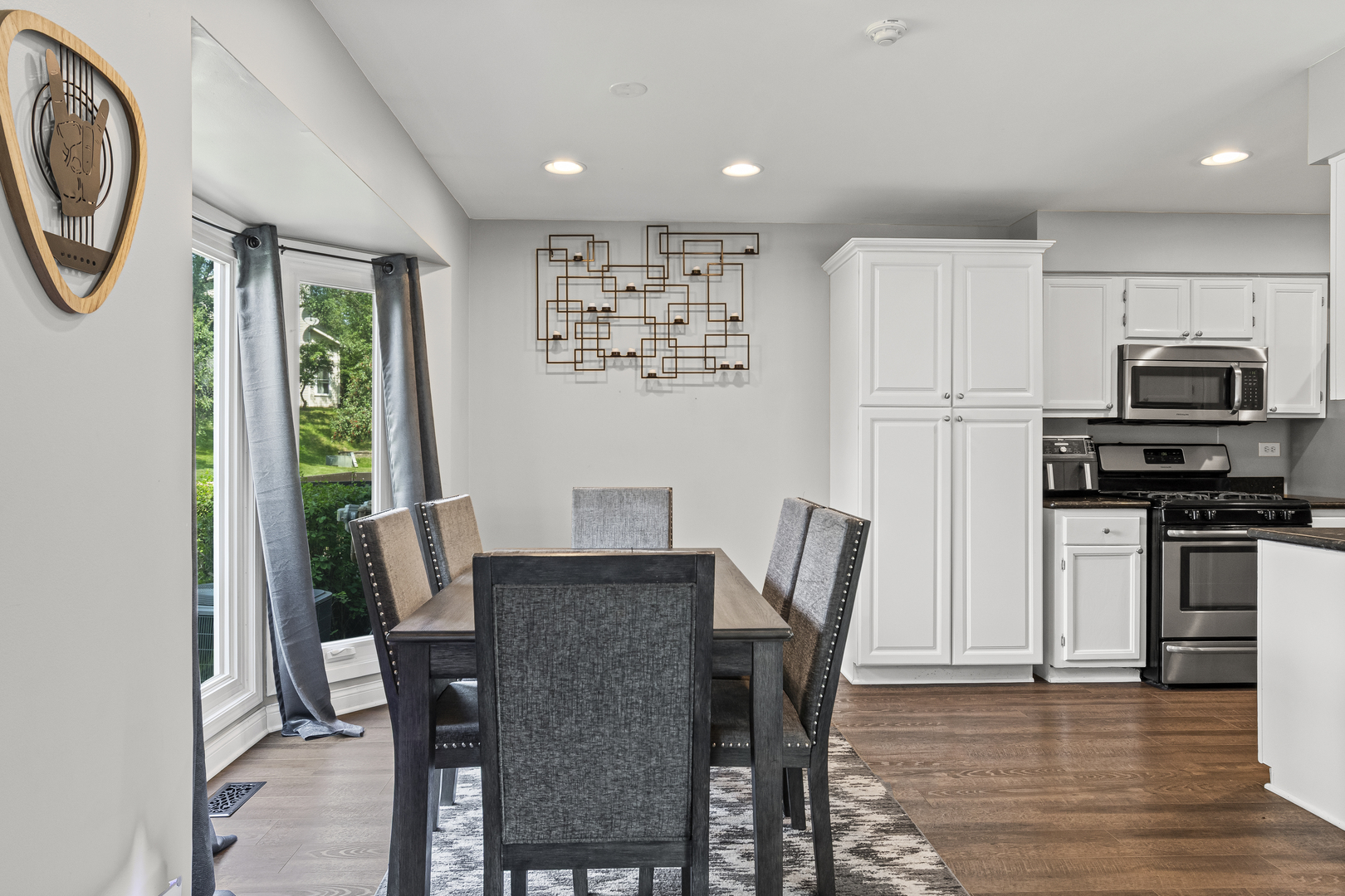 7913 Stewart Drive, Darien, IL 60561