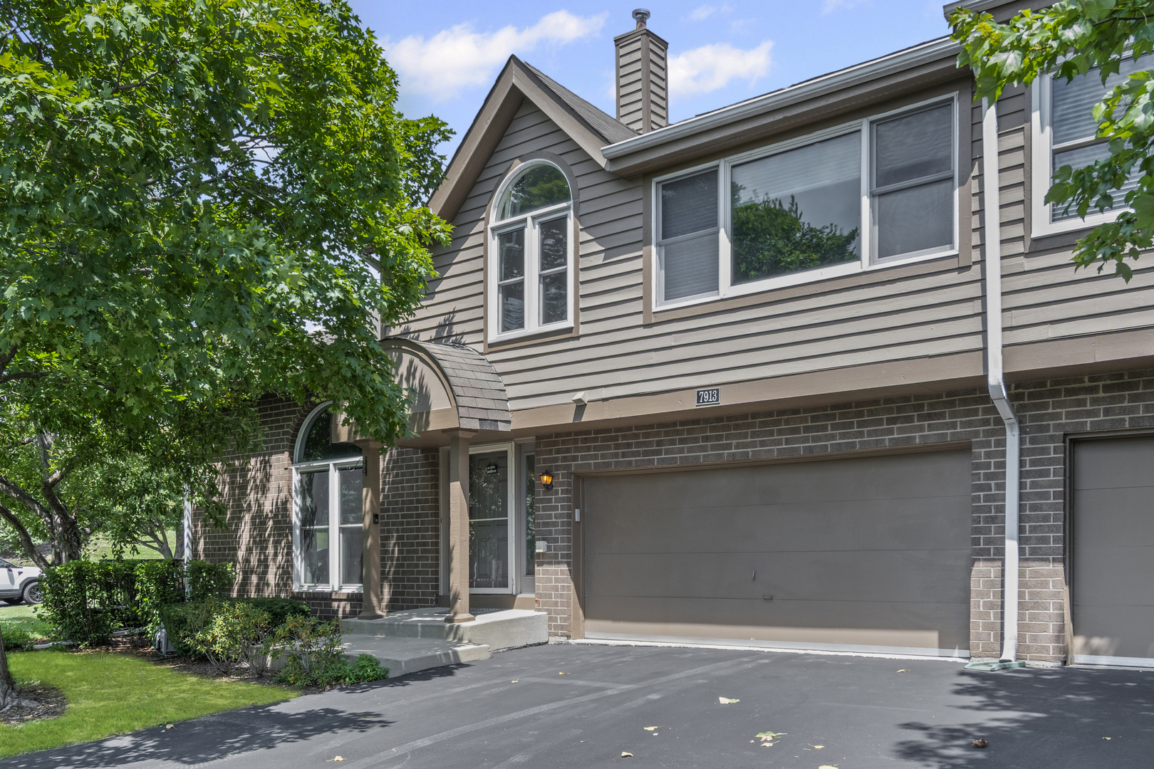 7913 Stewart Drive, Darien, IL 60561