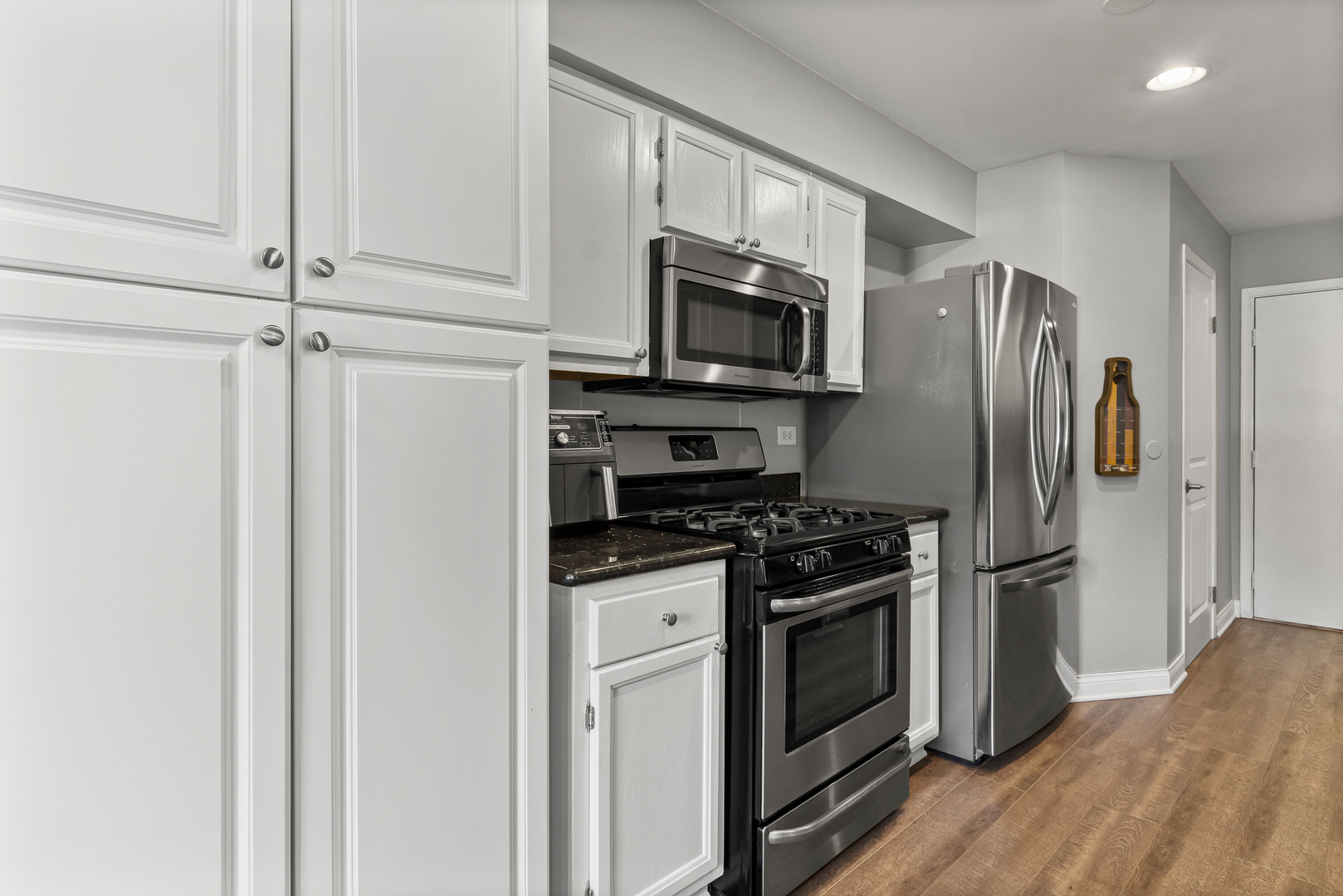 7913 Stewart Drive, Darien, IL 60561