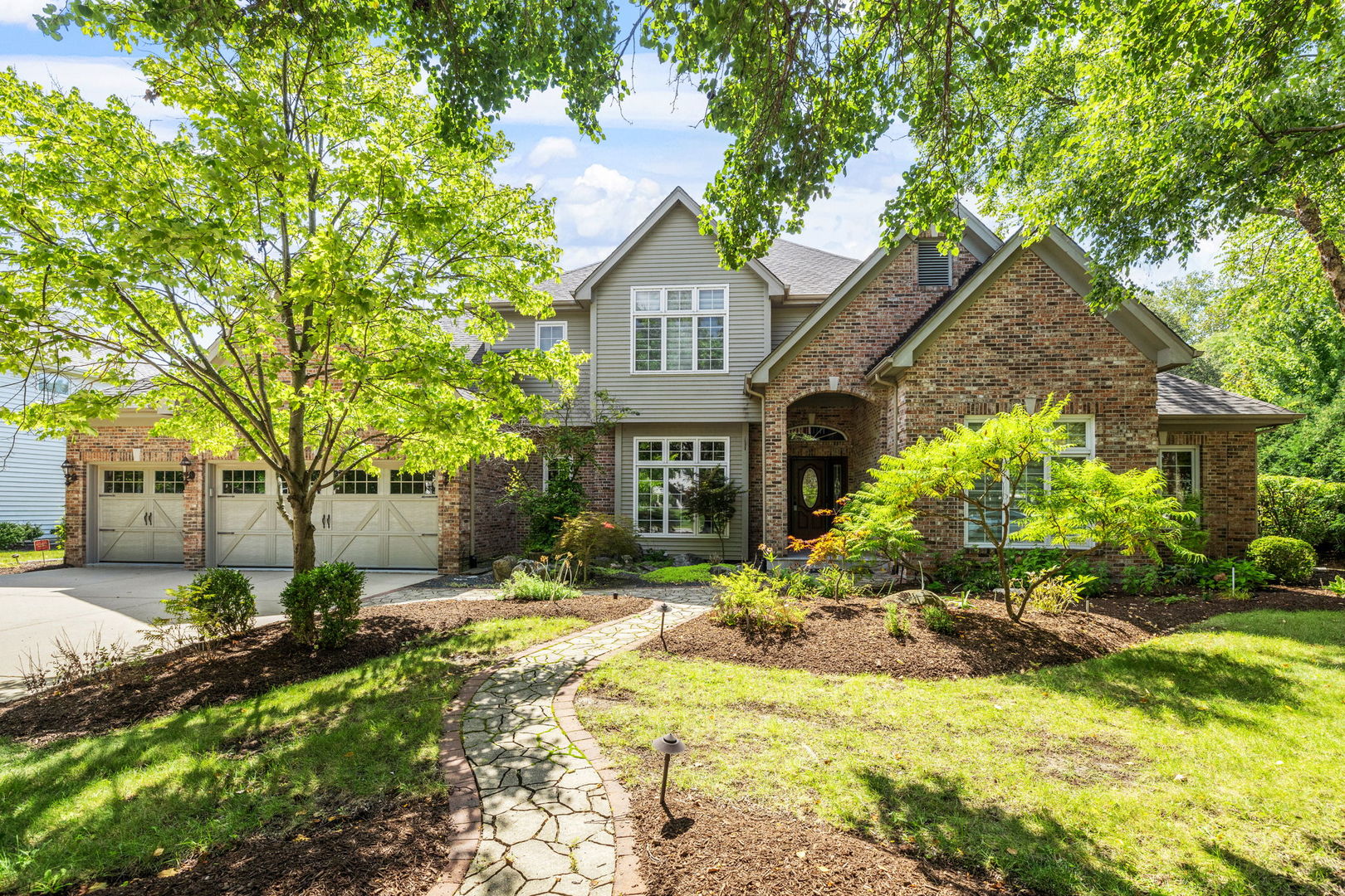 1736 Robert Lane, Naperville, IL 60564