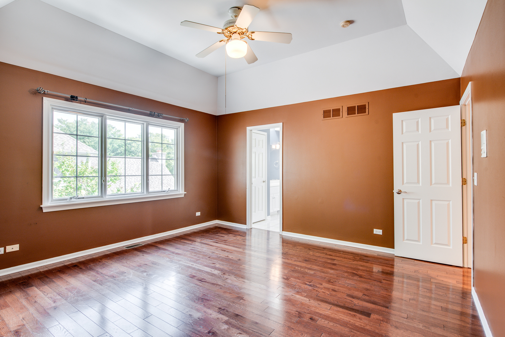 1736 Robert Lane, Naperville, IL 60564