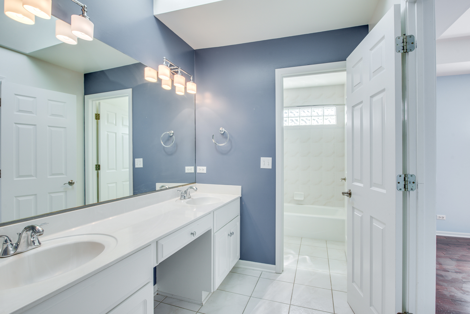 1736 Robert Lane, Naperville, IL 60564