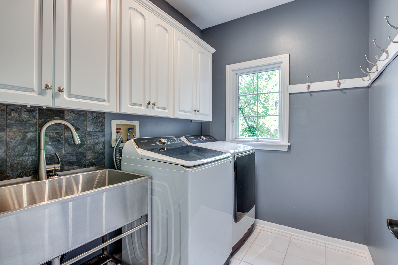1736 Robert Lane, Naperville, IL 60564