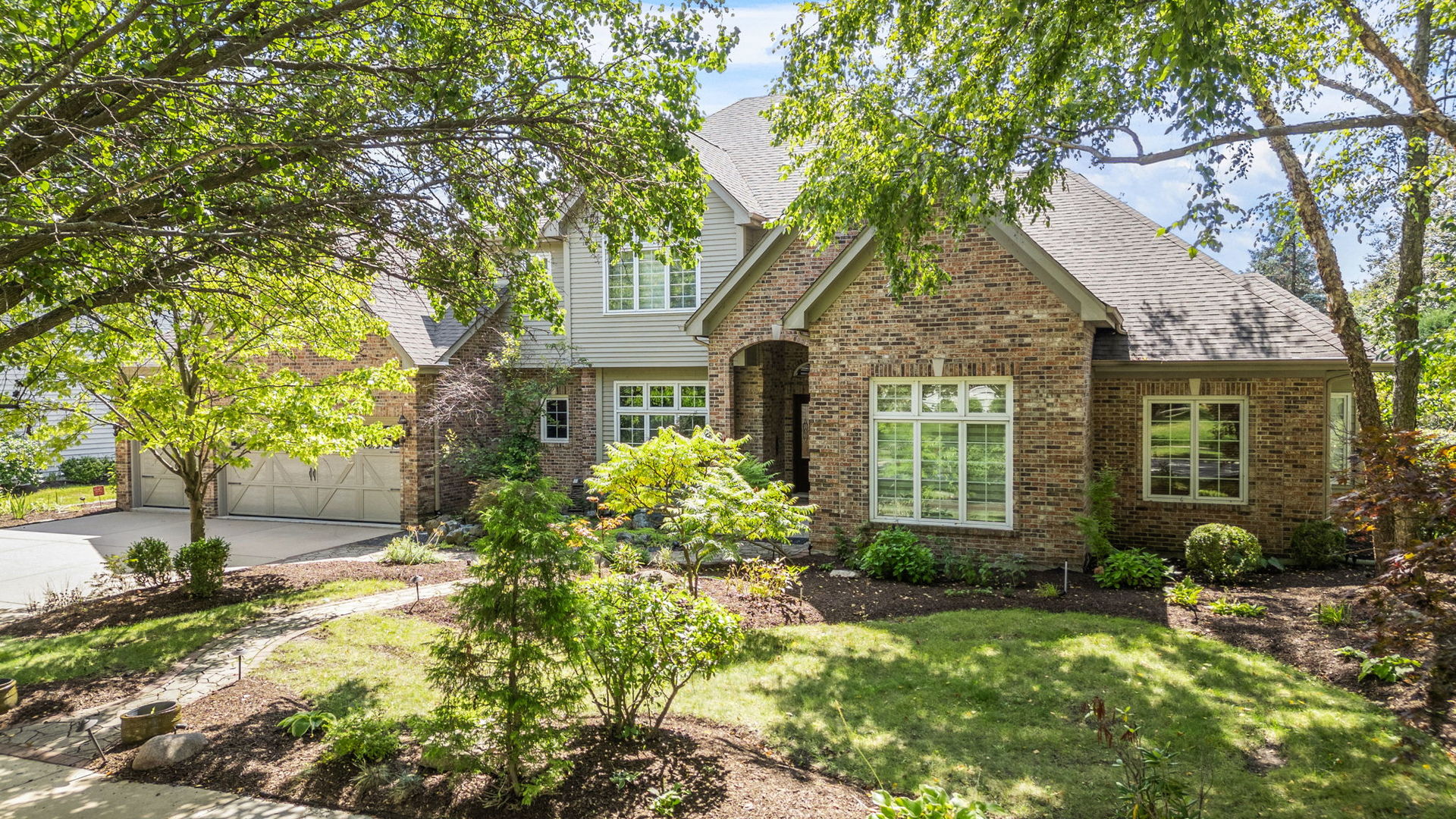 1736 Robert Lane, Naperville, IL 60564