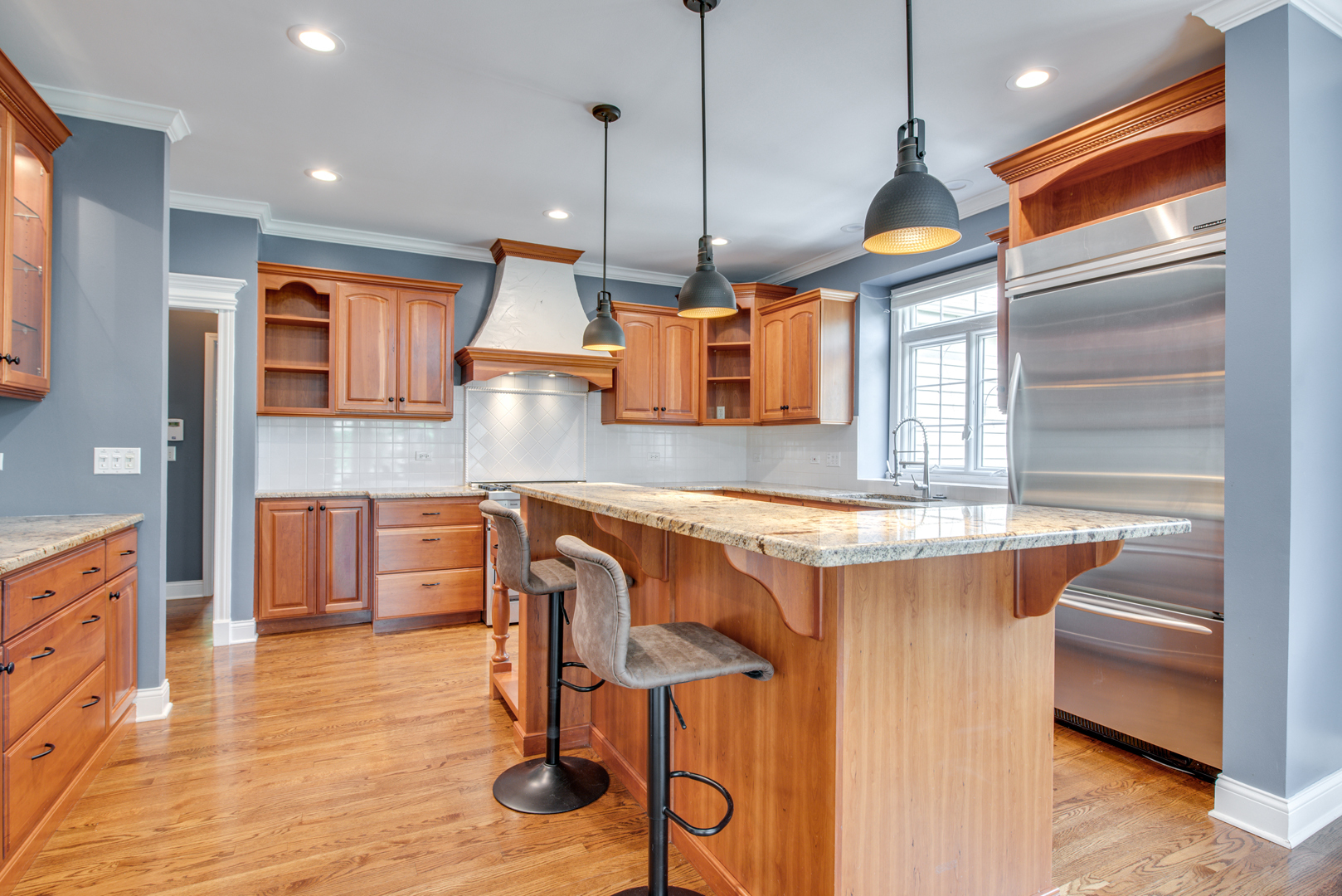 1736 Robert Lane, Naperville, IL 60564