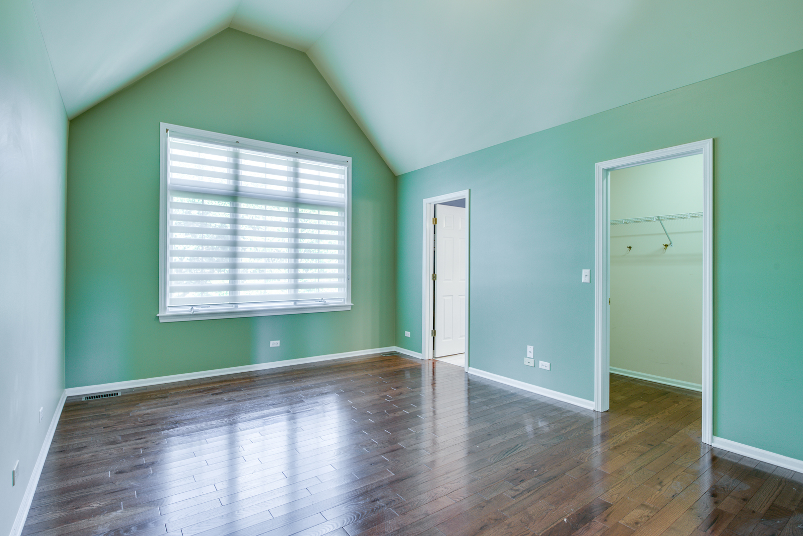 1736 Robert Lane, Naperville, IL 60564