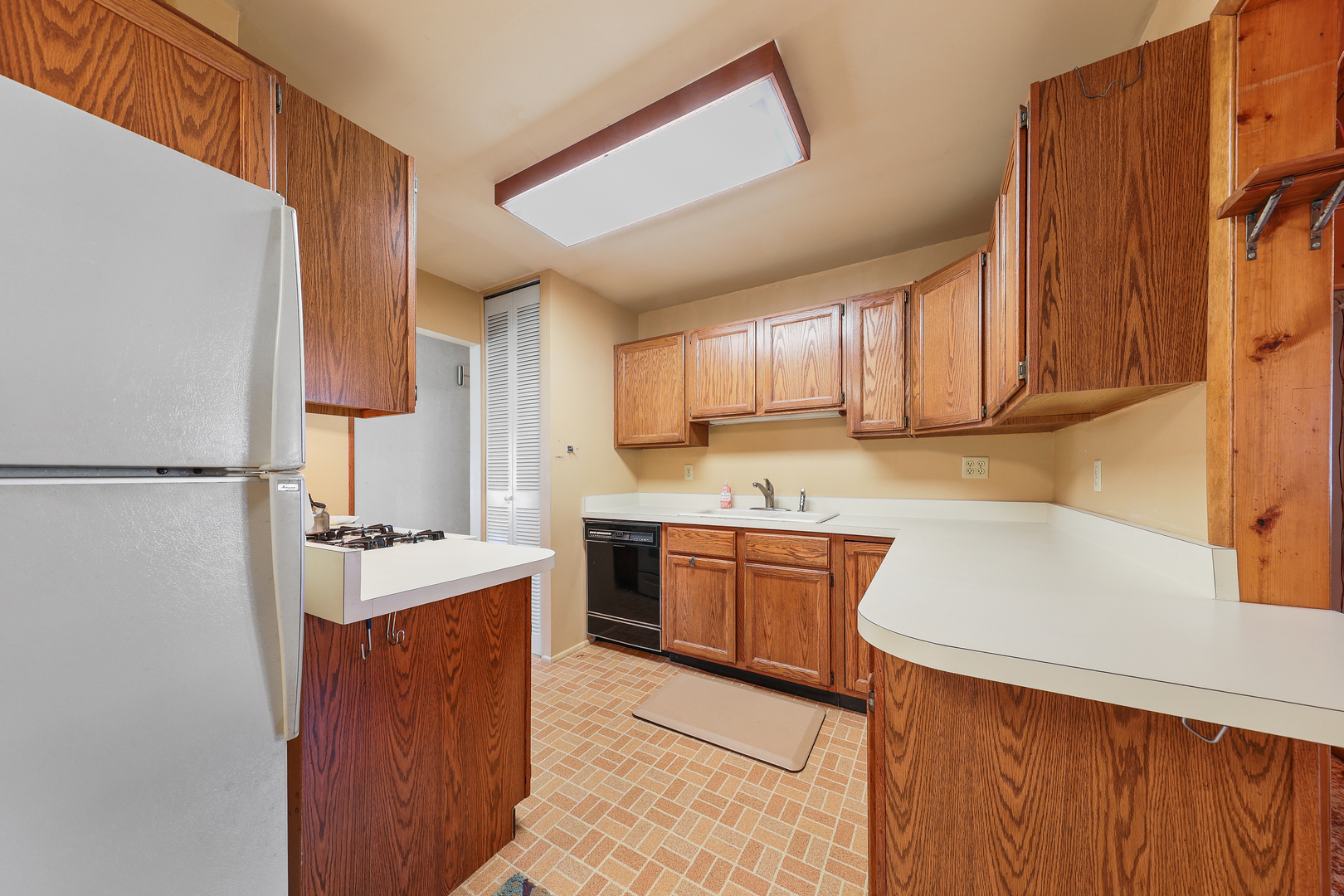 4 Crestwood Court, Montgomery, IL 60538