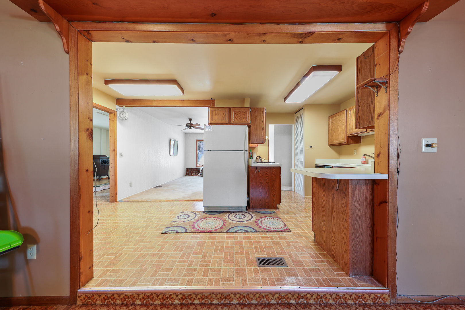 4 Crestwood Court, Montgomery, IL 60538