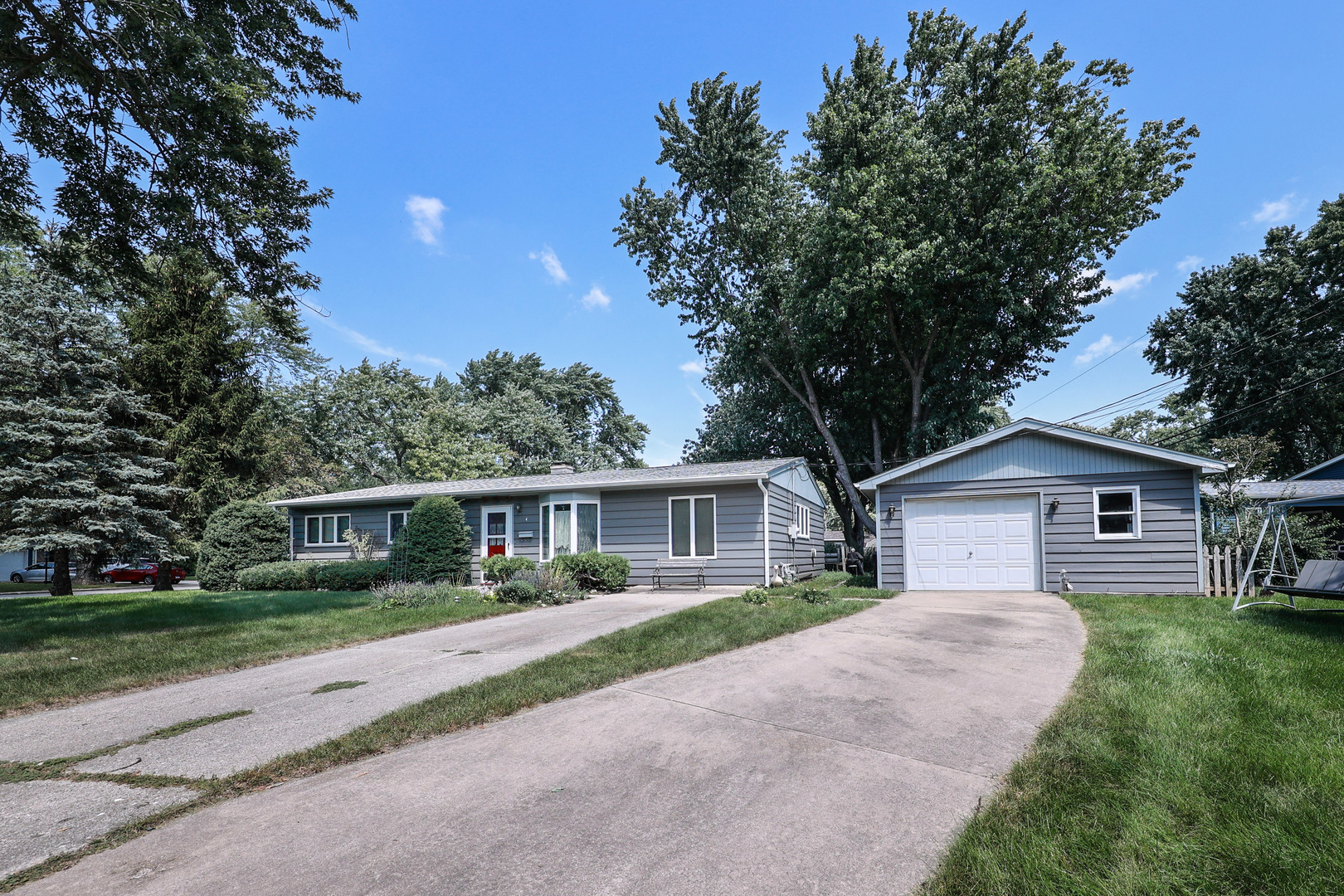 4 Crestwood Court, Montgomery, IL 60538