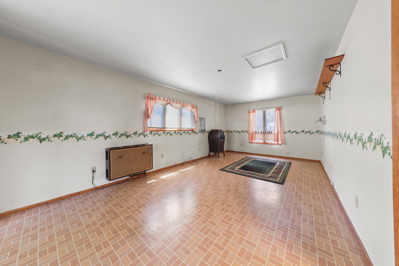 4 Crestwood Court, Montgomery, IL 60538