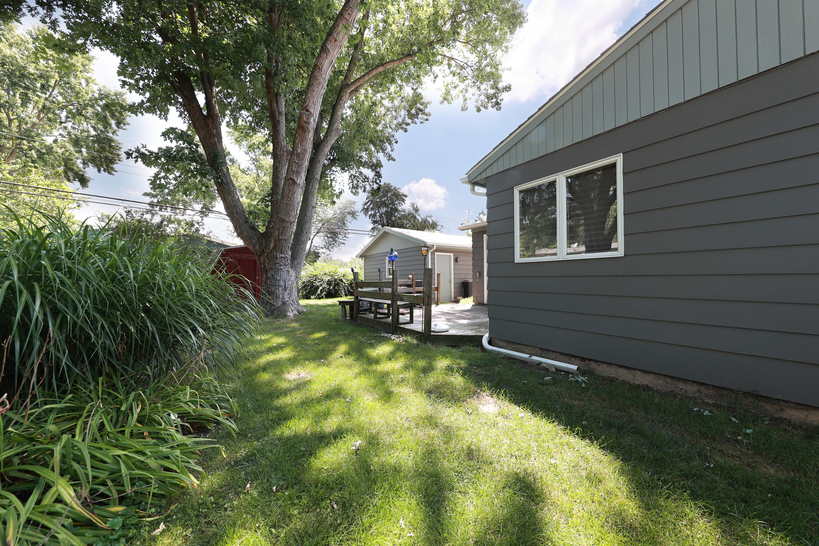 4 Crestwood Court, Montgomery, IL 60538