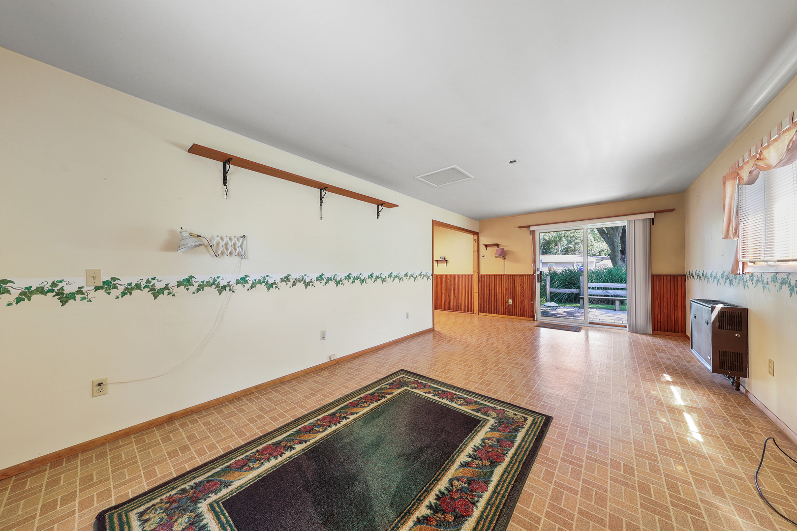 4 Crestwood Court, Montgomery, IL 60538