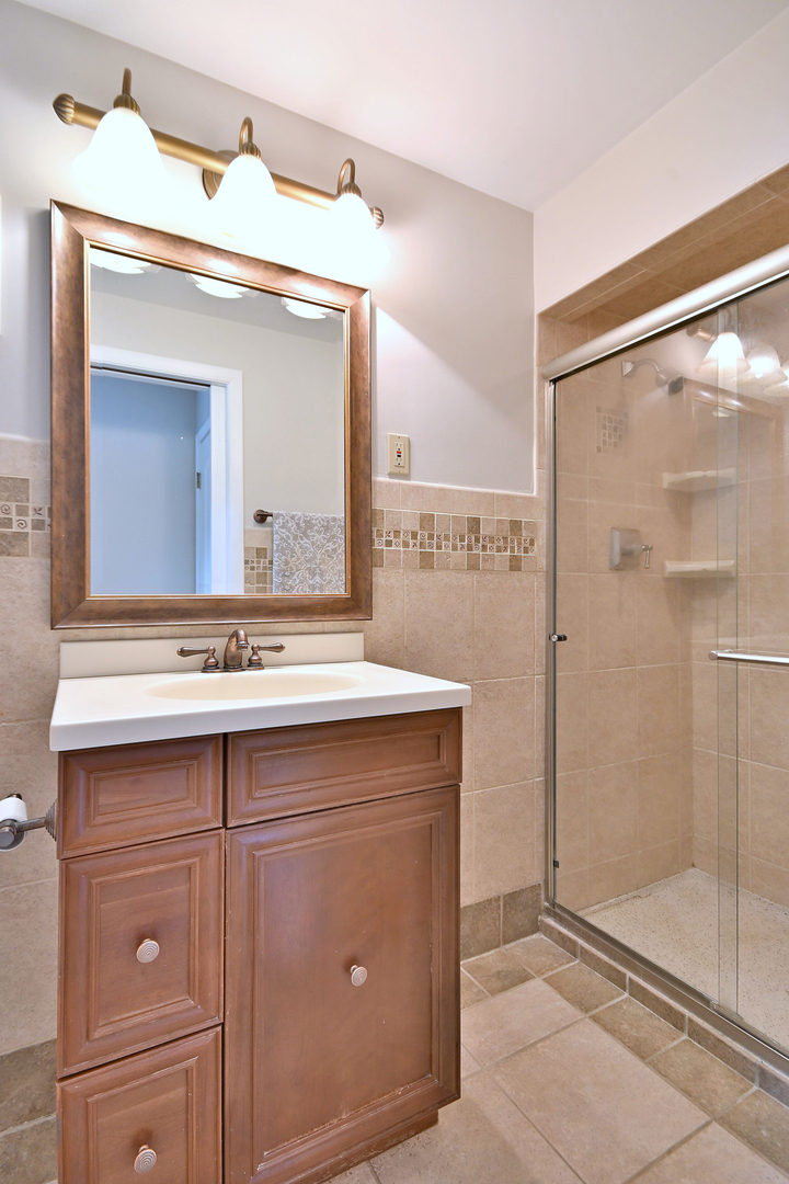 143 E Jackson Street, Elmhurst, IL 60126