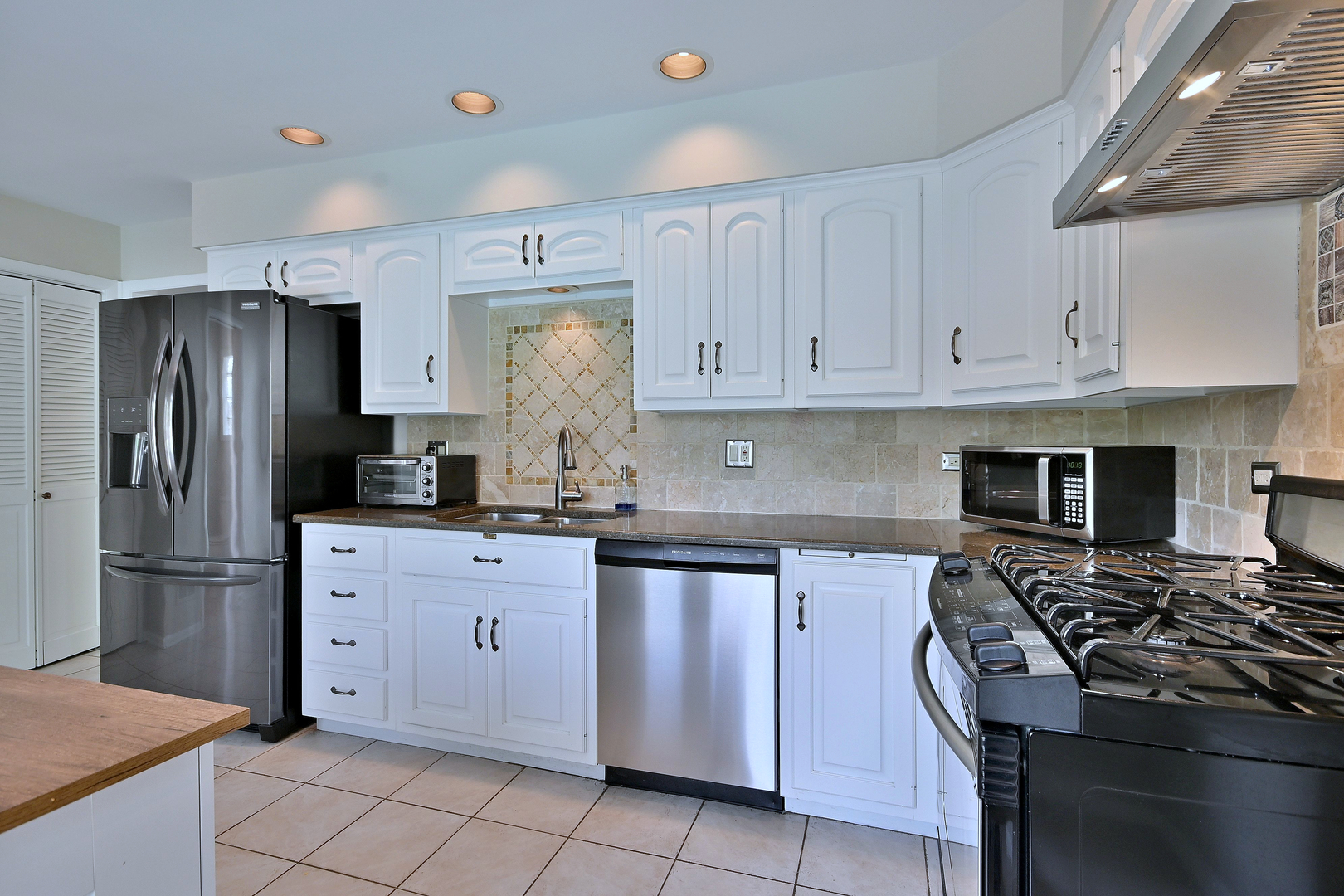 143 E Jackson Street, Elmhurst, IL 60126