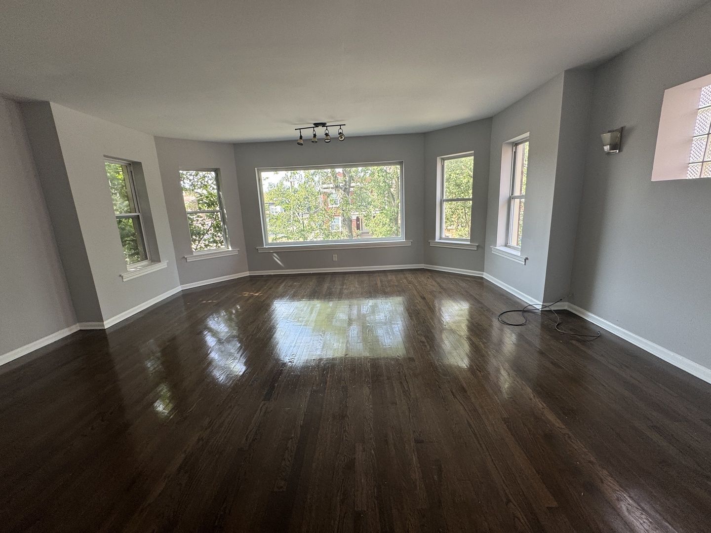 7847 S Bennett Avenue, Chicago, IL 60649