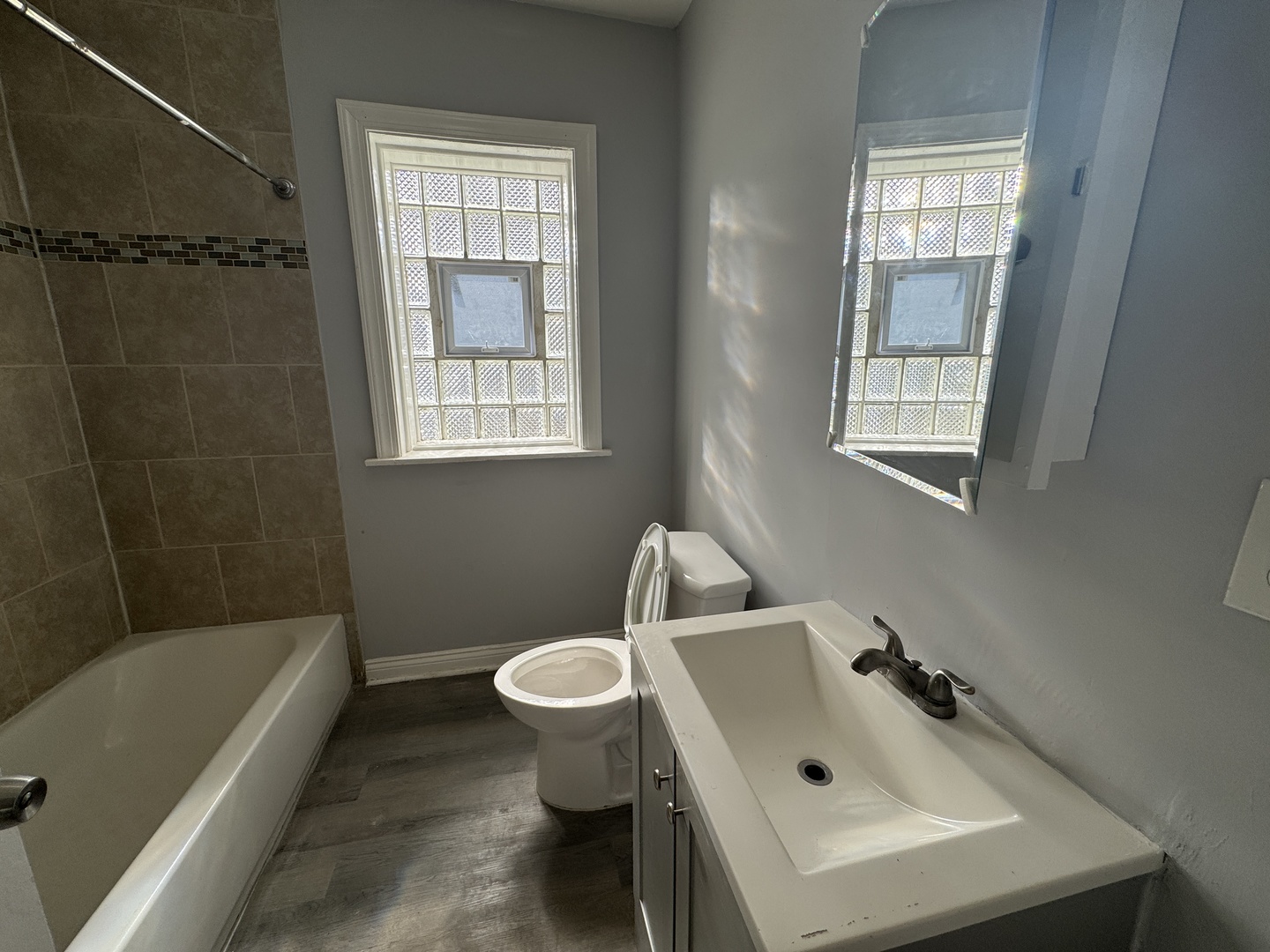 7847 S Bennett Avenue, Chicago, IL 60649