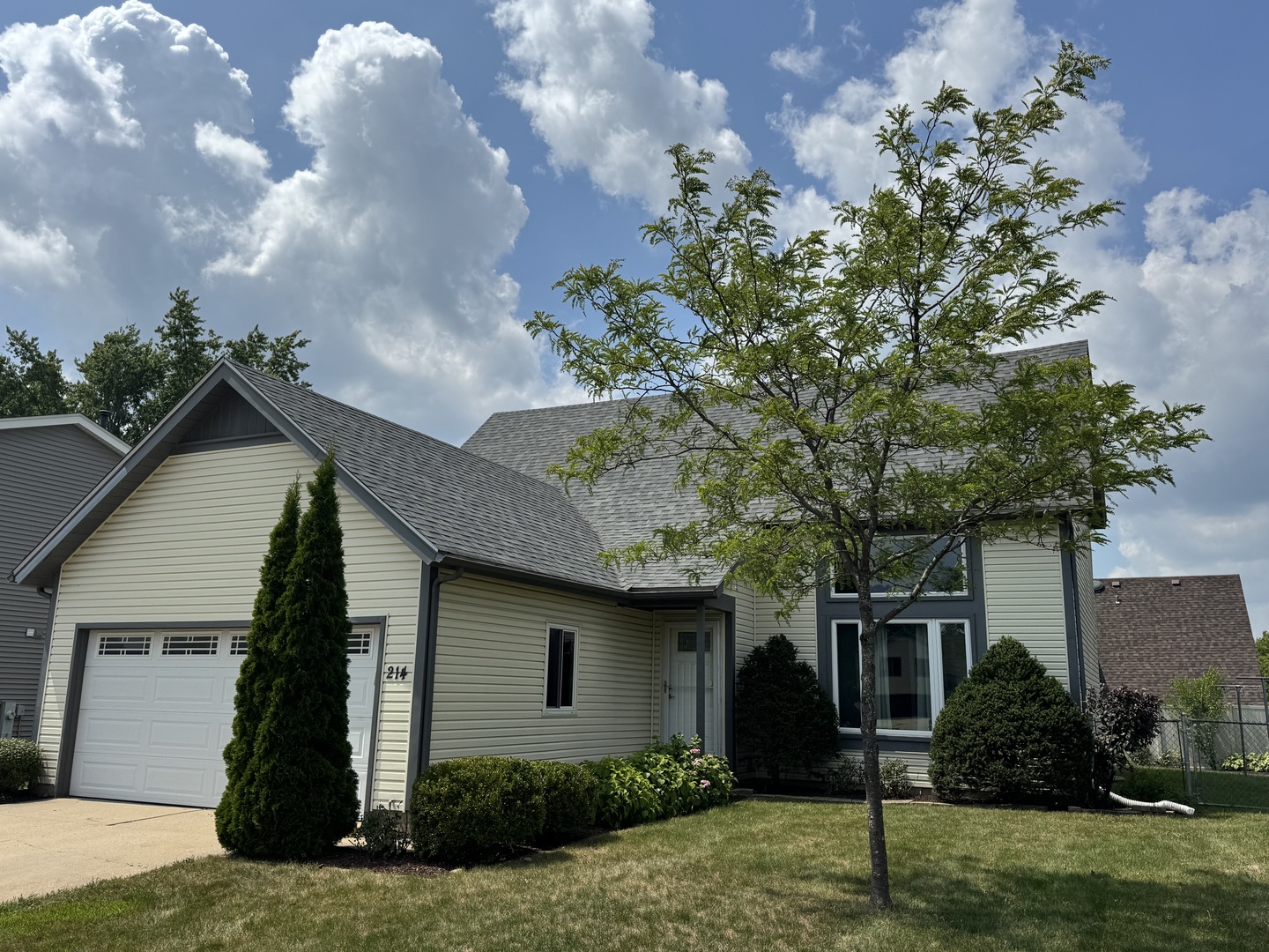 214 N Park Boulevard, Streamwood, IL 60107