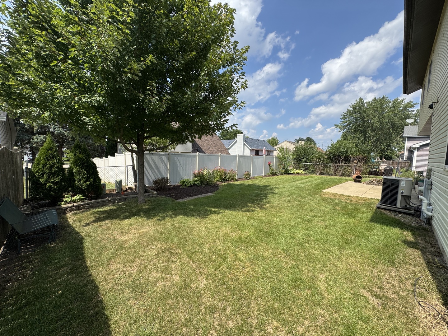 214 N Park Boulevard, Streamwood, IL 60107