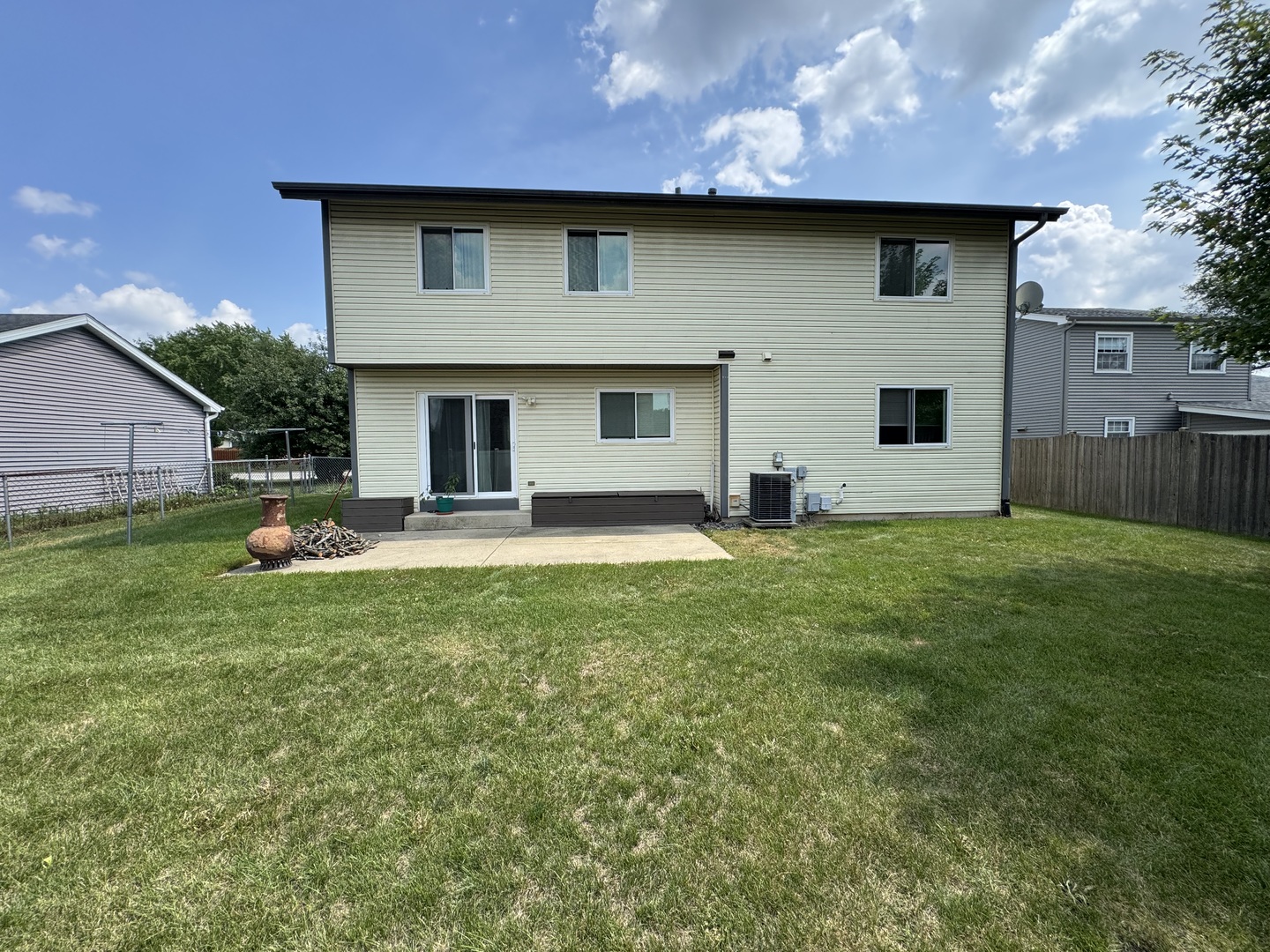 214 N Park Boulevard, Streamwood, IL 60107