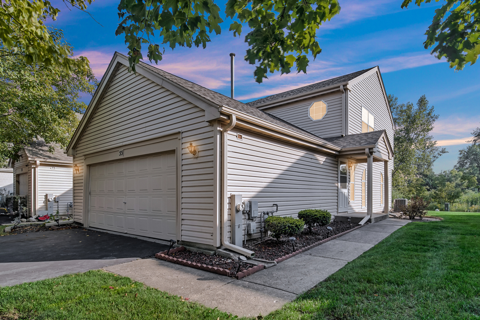 55 KING Drive, Streamwood, IL 60107