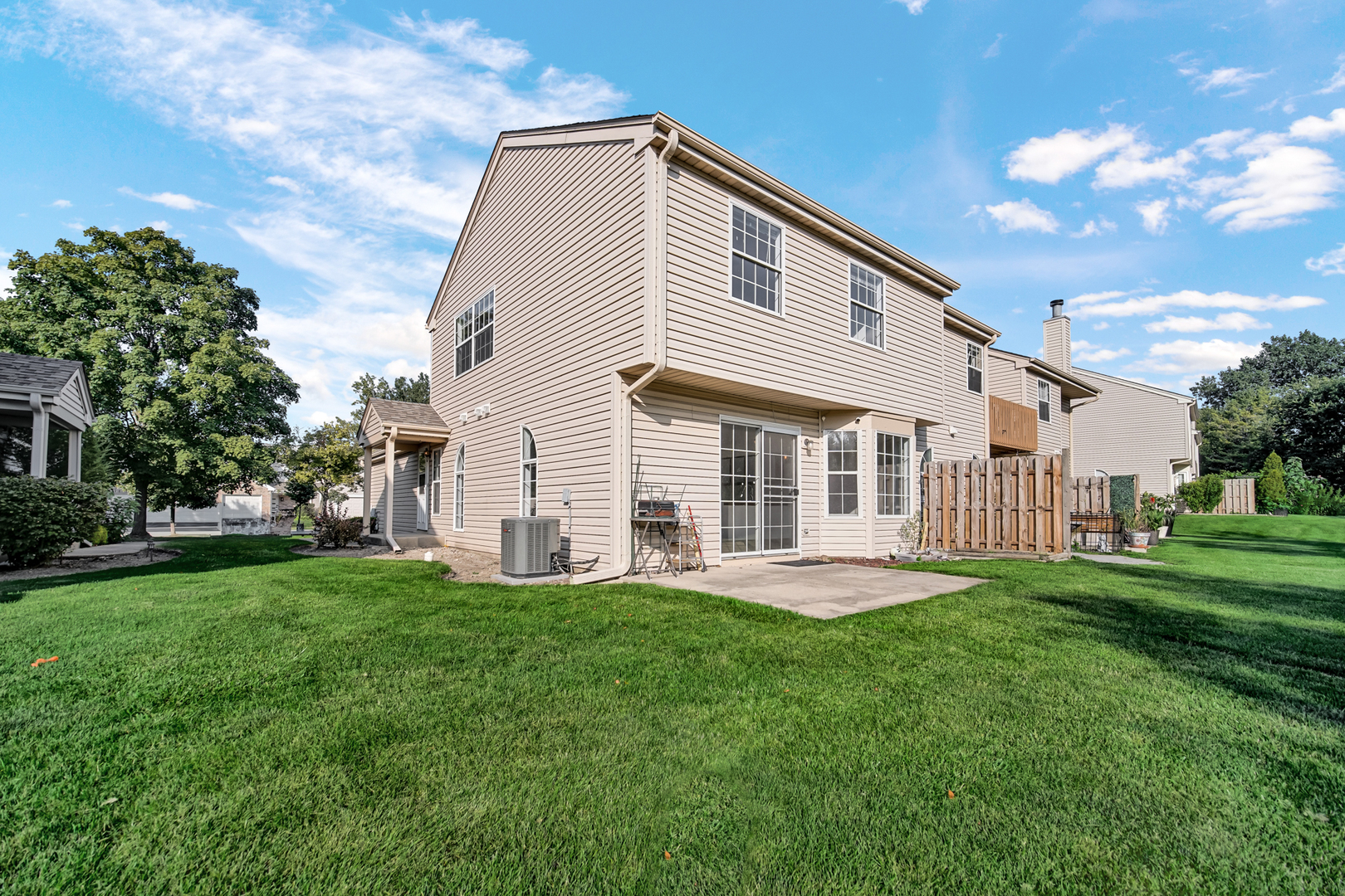 55 KING Drive, Streamwood, IL 60107