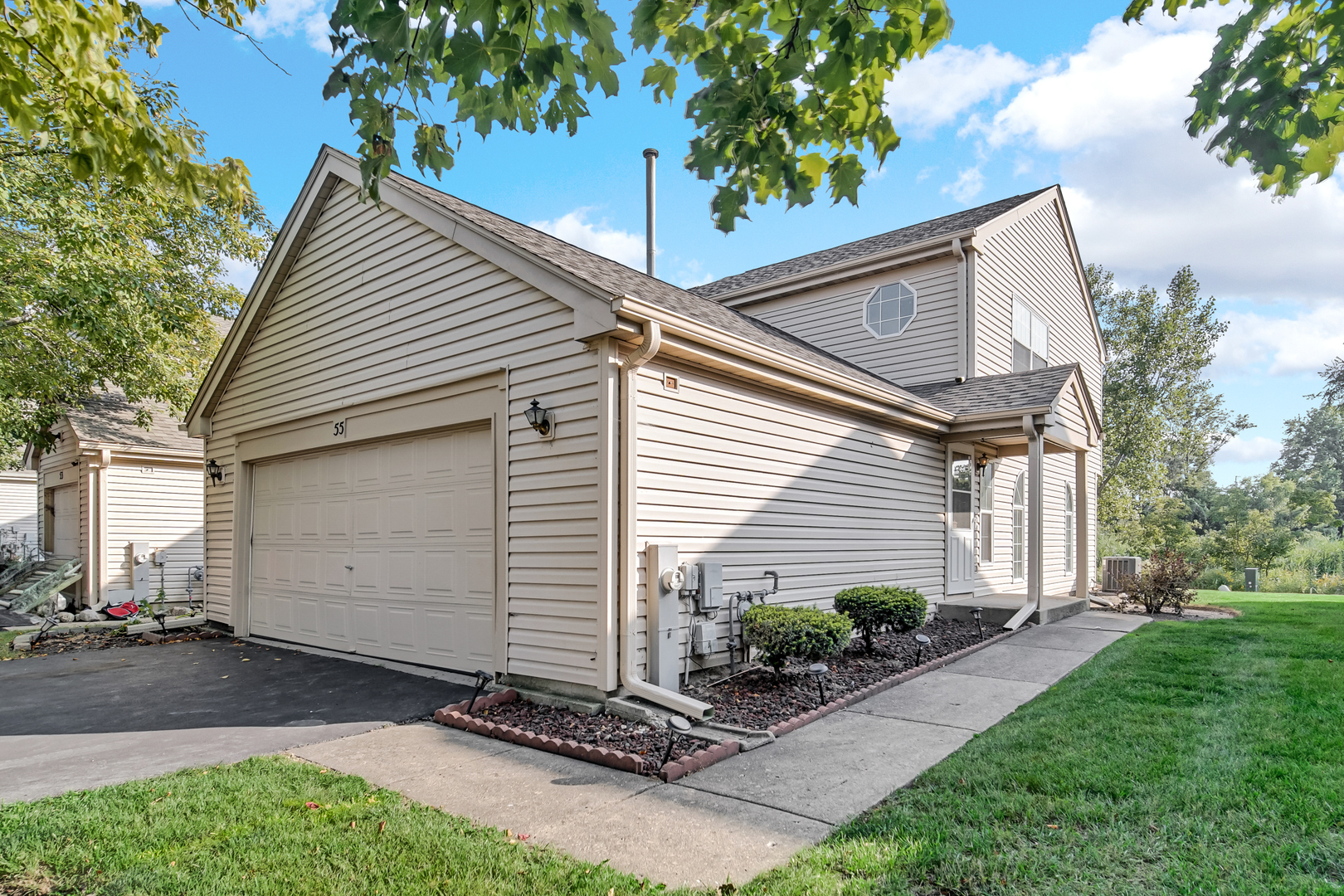 55 KING Drive, Streamwood, IL 60107